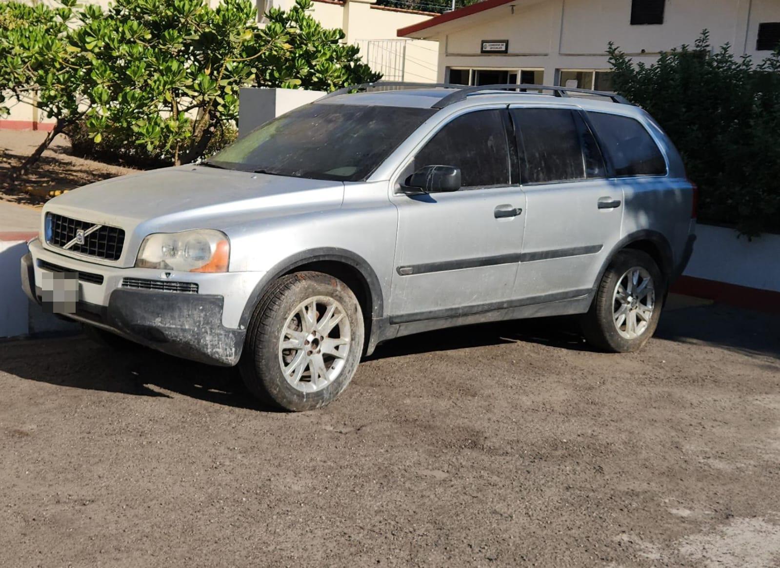 Confiscan vehículo con blindaje artesanal, cartuchos y cargadores en la Lico Velarde, en Mazatlán $!Confiscan vehículo con blindaje artesanal, cartuchos y cargadores en la Lico Velarde, en Mazatlán