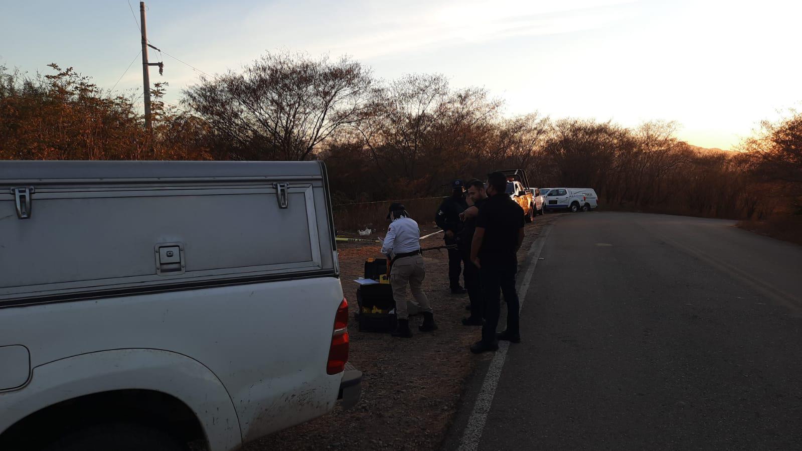Encuentran a mujer asesinada a balazos a orillas de carretera en Sanalona, Culiacán $!Encuentran a mujer asesinada a balazos a orillas de carretera en Sanalona, Culiacán