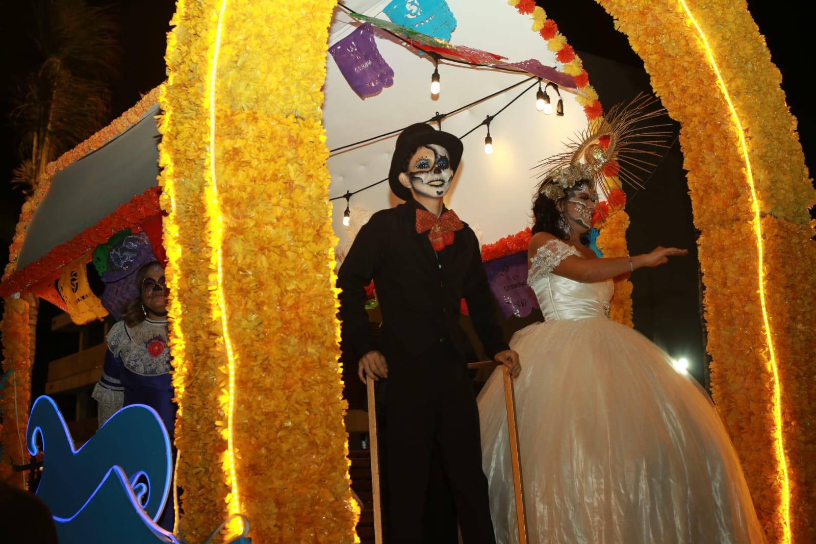 Catrinas y Catrines asistieron al evento denominado “La Catrina, Reina de las Tradiciones Mexicanas”. $!Catrinas y Catrines asistieron al evento denominado “La Catrina, Reina de las Tradiciones Mexicanas”.