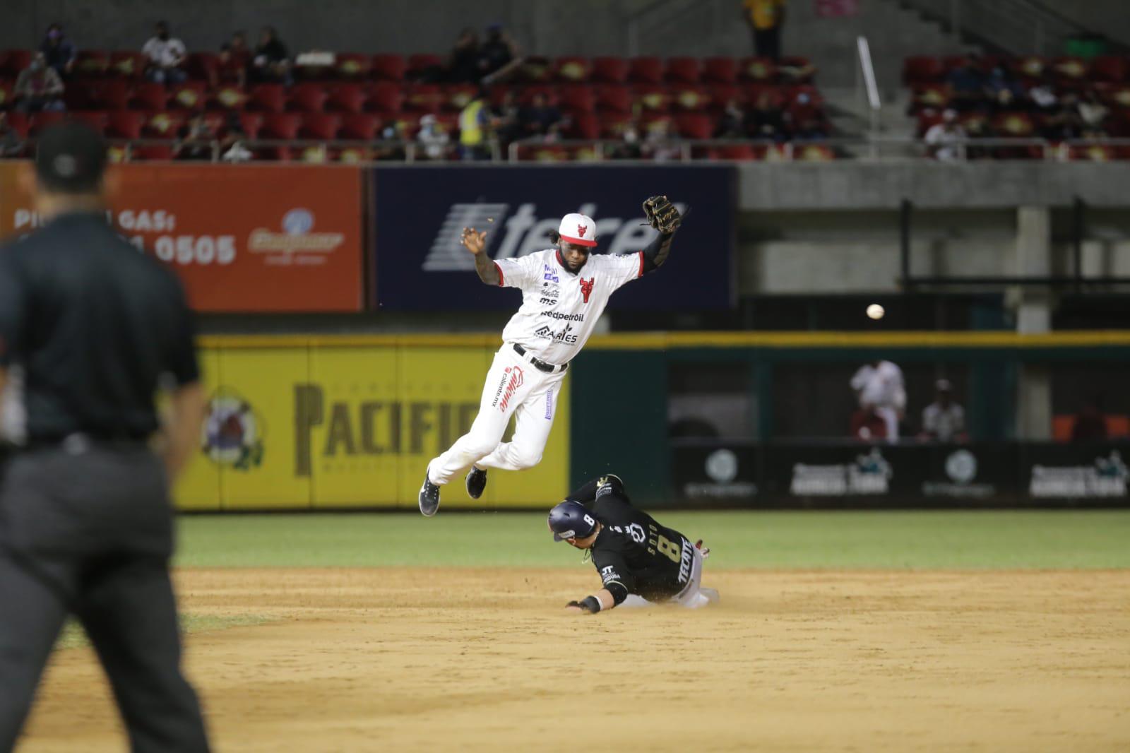 Venados de Mazatlán cae en el primero de la doble cartelera ante Sultanes de Monterrey $!Venados de Mazatlán cae en el primero de la doble cartelera ante Sultanes de Monterrey