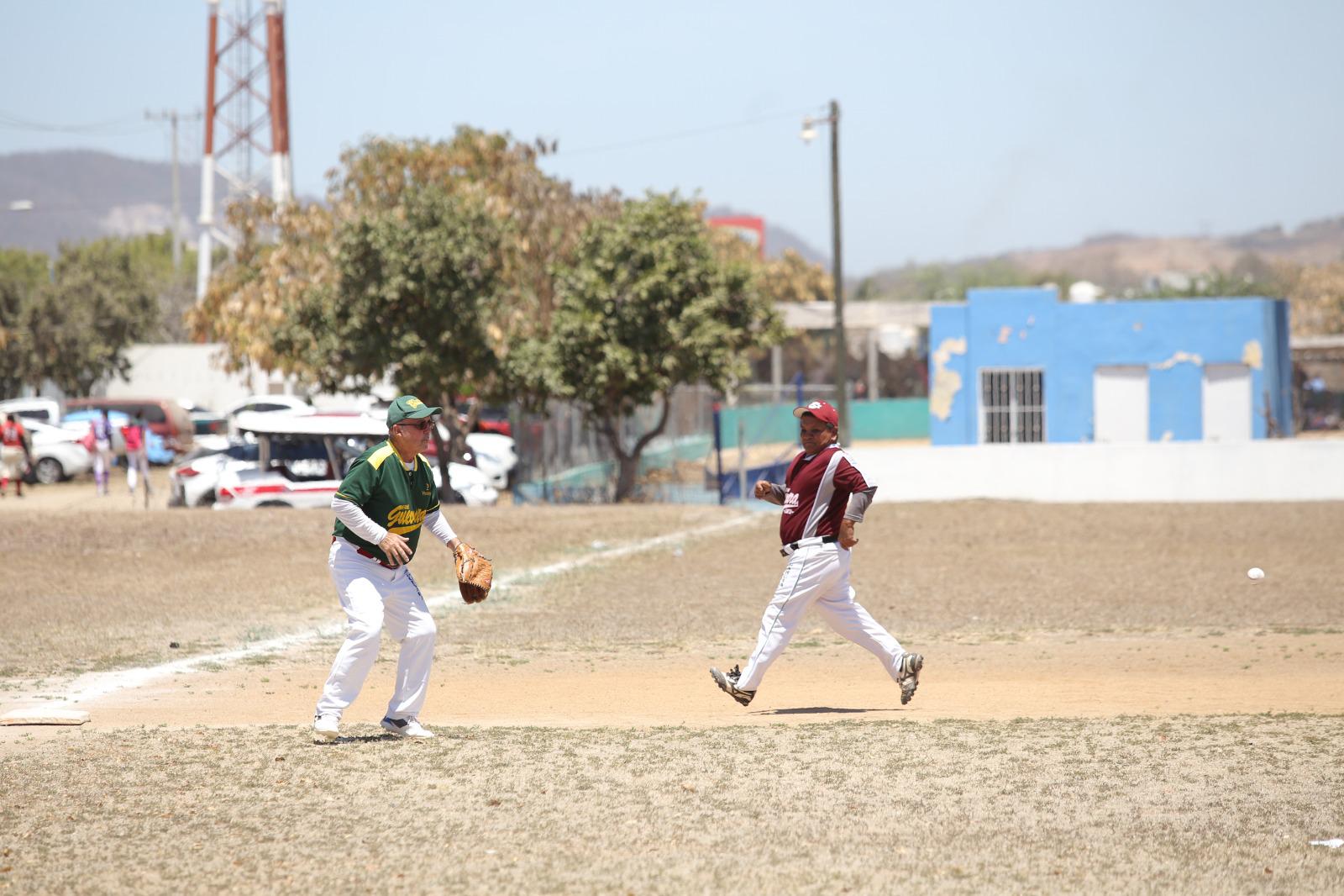 Herrería Lizárraga apalea en beisbol de 60 Años, en Chololos $!Herrería Lizárraga apalea en beisbol de 60 Años, en Chololos