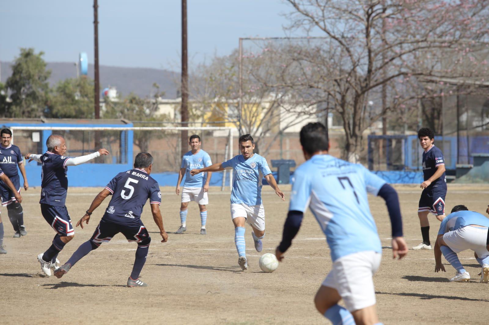 Doctor Nares continúa en la parte alta de la Liga de Futbol Intermédicos $!Doctor Nares continúa en la parte alta de la Liga de Futbol Intermédicos