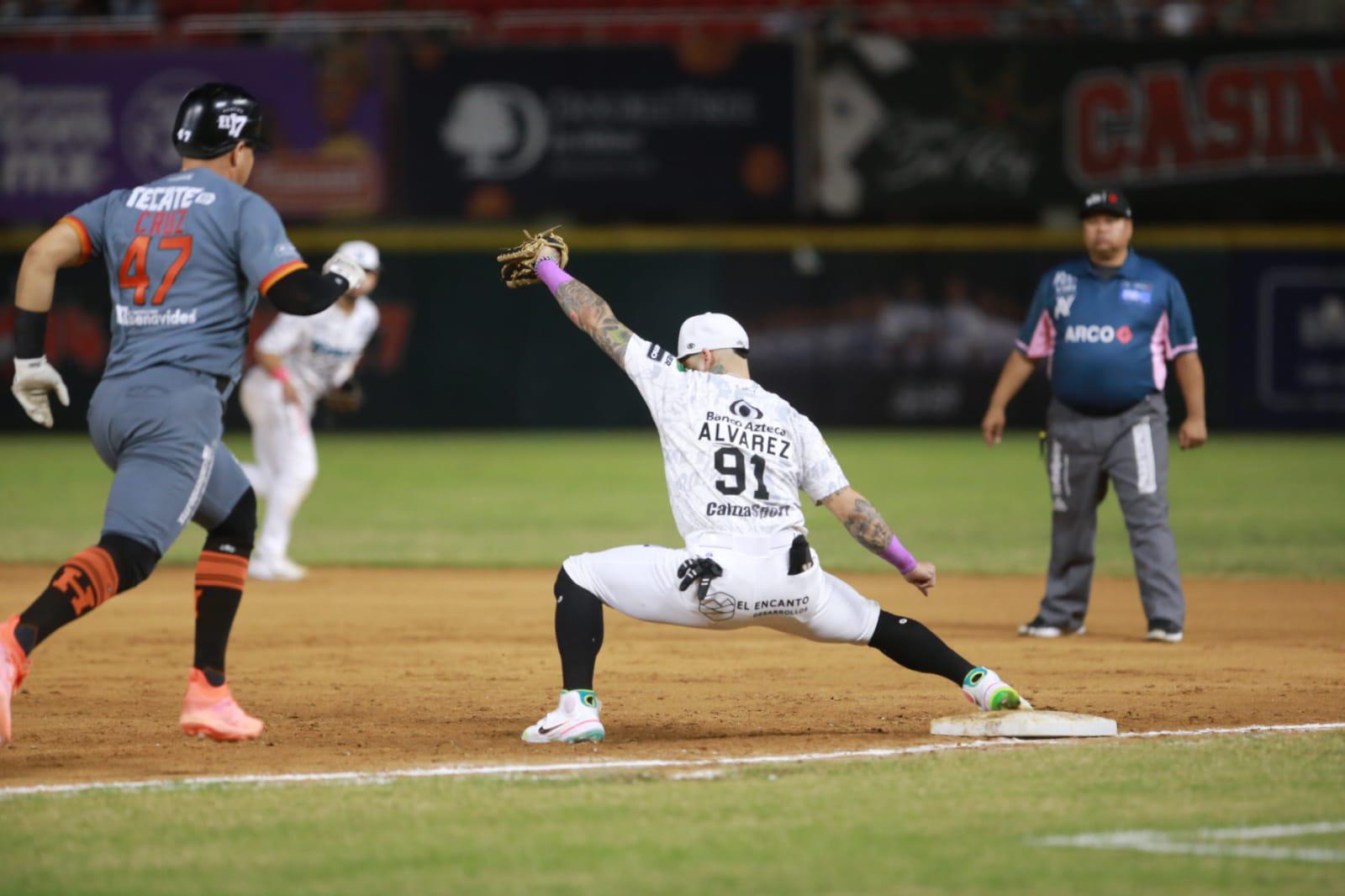 Venados de Mazatlán apalea a Naranjeros de Hermosillo para apoderarse de la cima $!Venados de Mazatlán apalea a Naranjeros de Hermosillo para apoderarse de la cima
