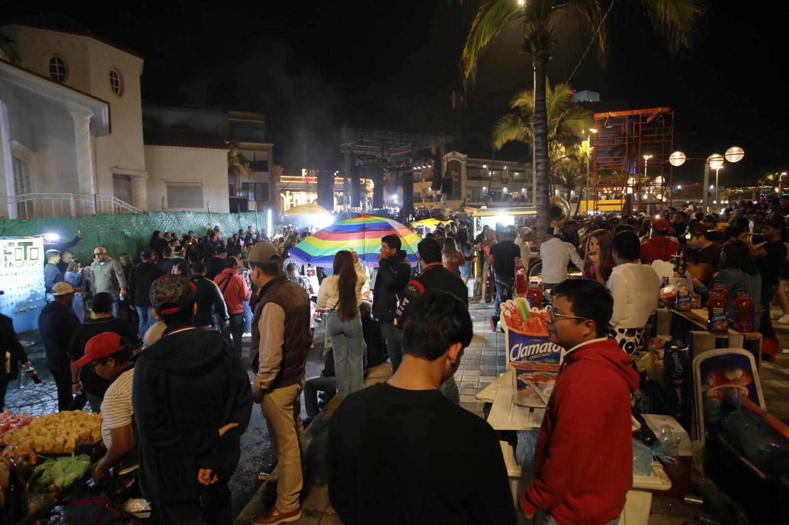 Viven la Plazuela Machado y Olas Altas una noche de mucho ambiente musical y familiar $!Viven la Plazuela Machado y Olas Altas una noche de mucho ambiente musical y familiar