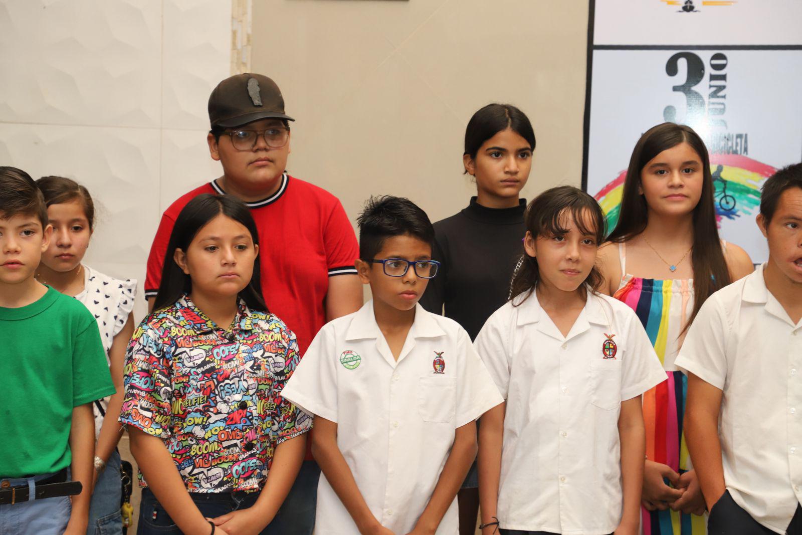 Elota entrega becas de ciclo escolar 2024–2025 y se alista para sumarse al programa ‘Rita Cetina’ en agosto $!Elota entrega becas de ciclo escolar 2024–2025 y se alista para sumarse al programa ‘Rita Cetina’ en agosto