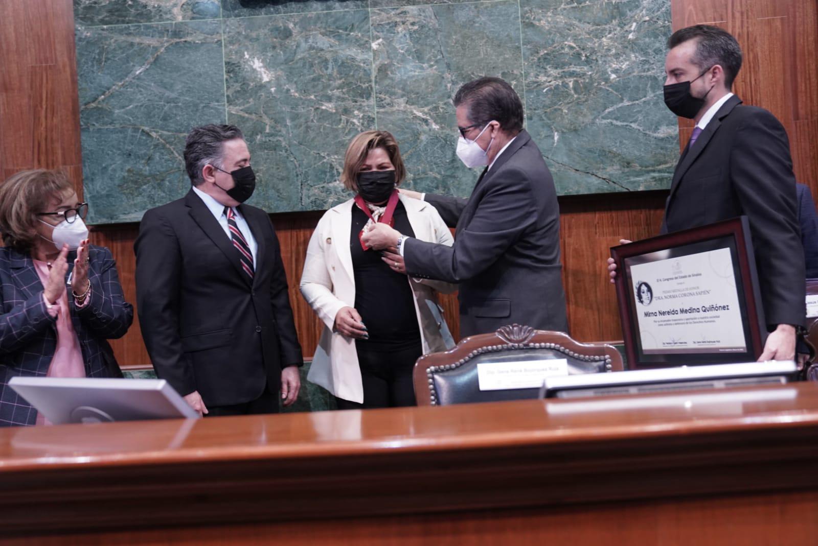 Recibe Mirna Medina la Medalla de Honor Dra. Norma Corona Sapién por su lucha en derechos humanos $!Recibe Mirna Medina la Medalla de Honor Dra. Norma Corona Sapién por su lucha en derechos humanos