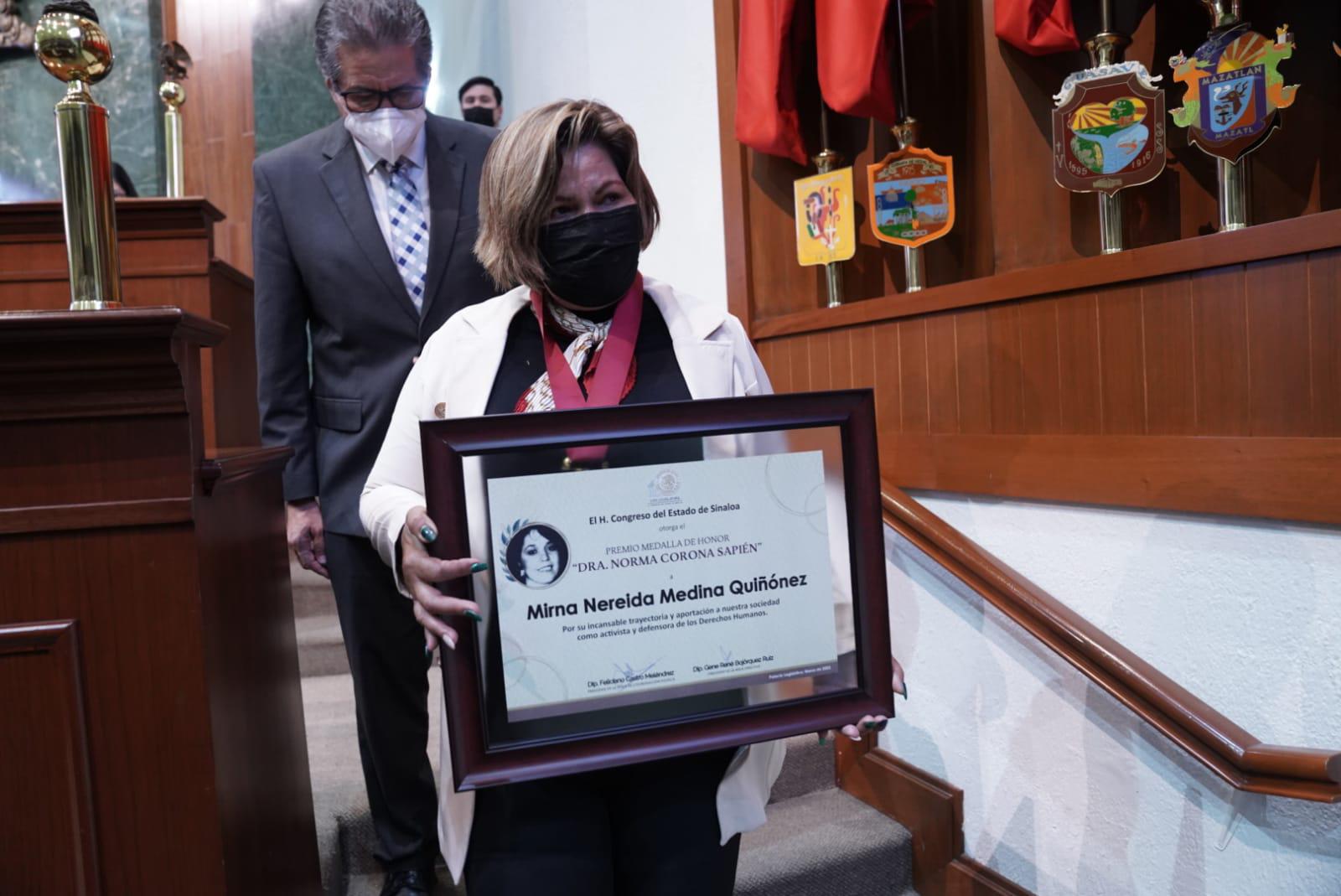 Recibe Mirna Medina la Medalla de Honor Dra. Norma Corona Sapién por su lucha en derechos humanos $!Recibe Mirna Medina la Medalla de Honor Dra. Norma Corona Sapién por su lucha en derechos humanos