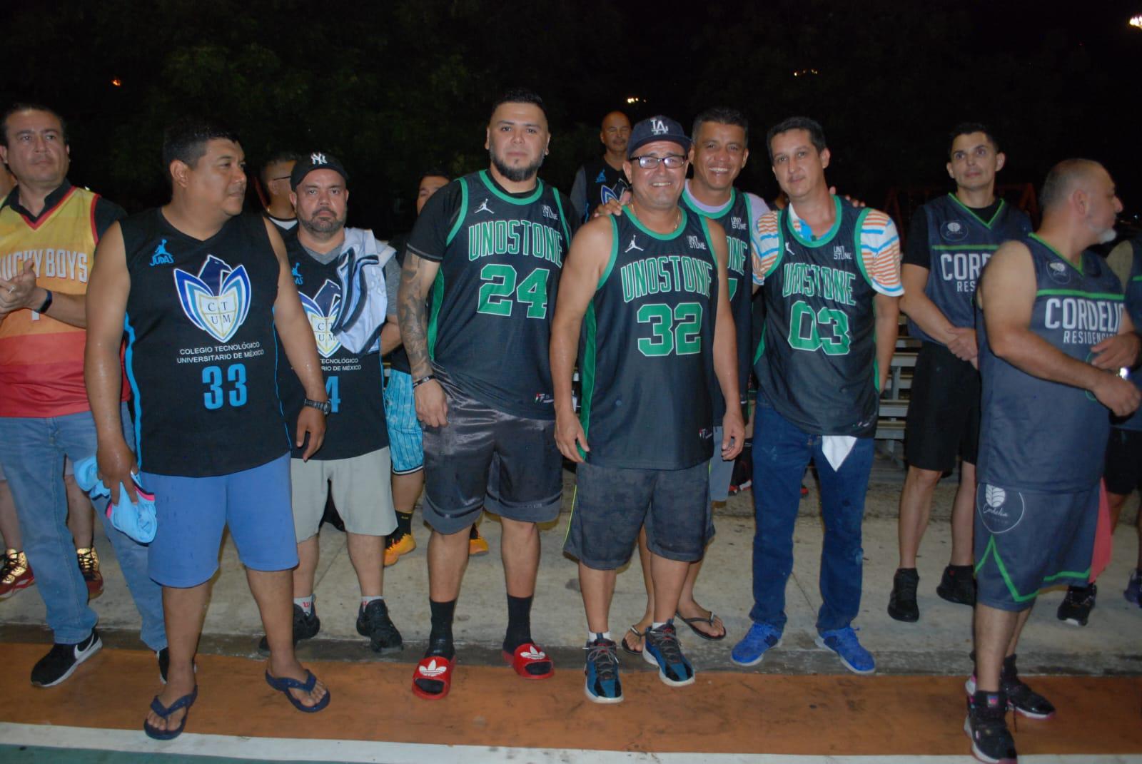 Dan banderazo oficial a la Liga de Basquetbol Veteranos del Info Playas $!Dan banderazo oficial a la Liga de Basquetbol Veteranos del Info Playas