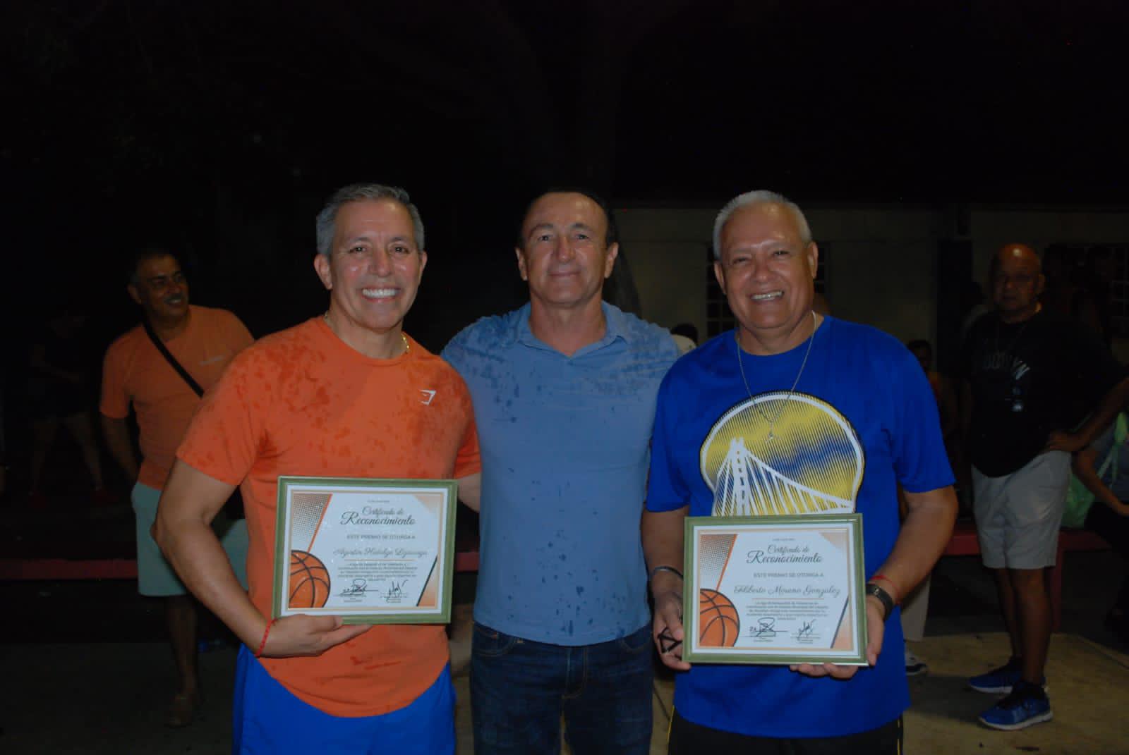 Dan banderazo oficial a la Liga de Basquetbol Veteranos del Info Playas $!Dan banderazo oficial a la Liga de Basquetbol Veteranos del Info Playas