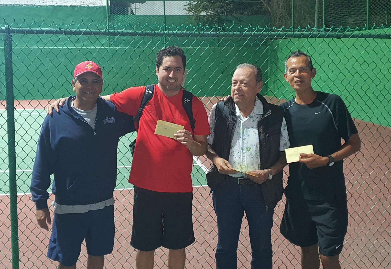 Domínguez y Munguía levantan la Copa Carnaval $!Domínguez y Munguía levantan la Copa Carnaval