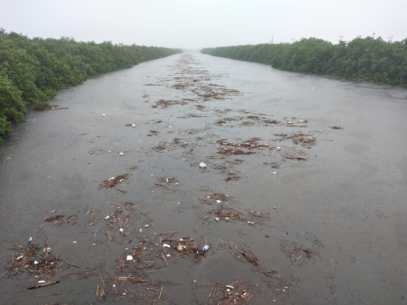 Azotan a Mazatlán lluvias y fuertes vientos $!Azotan a Mazatlán lluvias y fuertes vientos