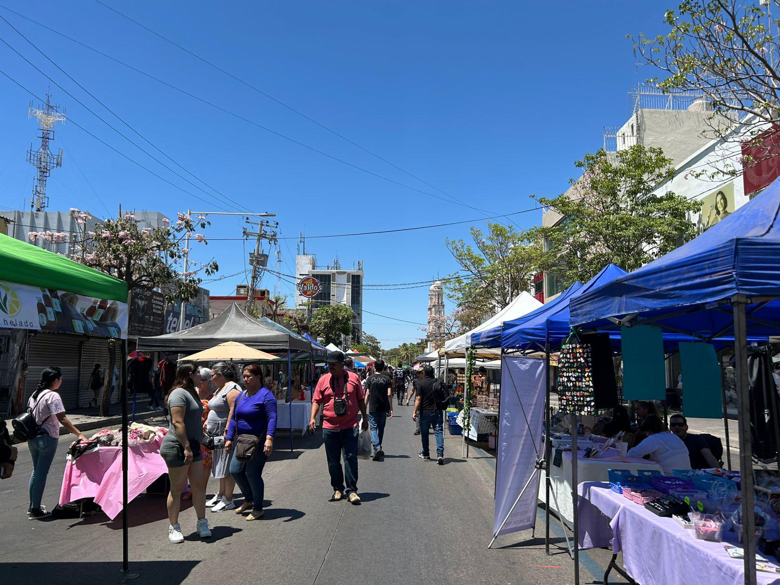 Con Megabazar en la avenida principal de Culiacán, comerciantes buscan reconstruir la economía local $!Con Megabazar en la avenida principal de Culiacán, comerciantes buscan reconstruir la economía local