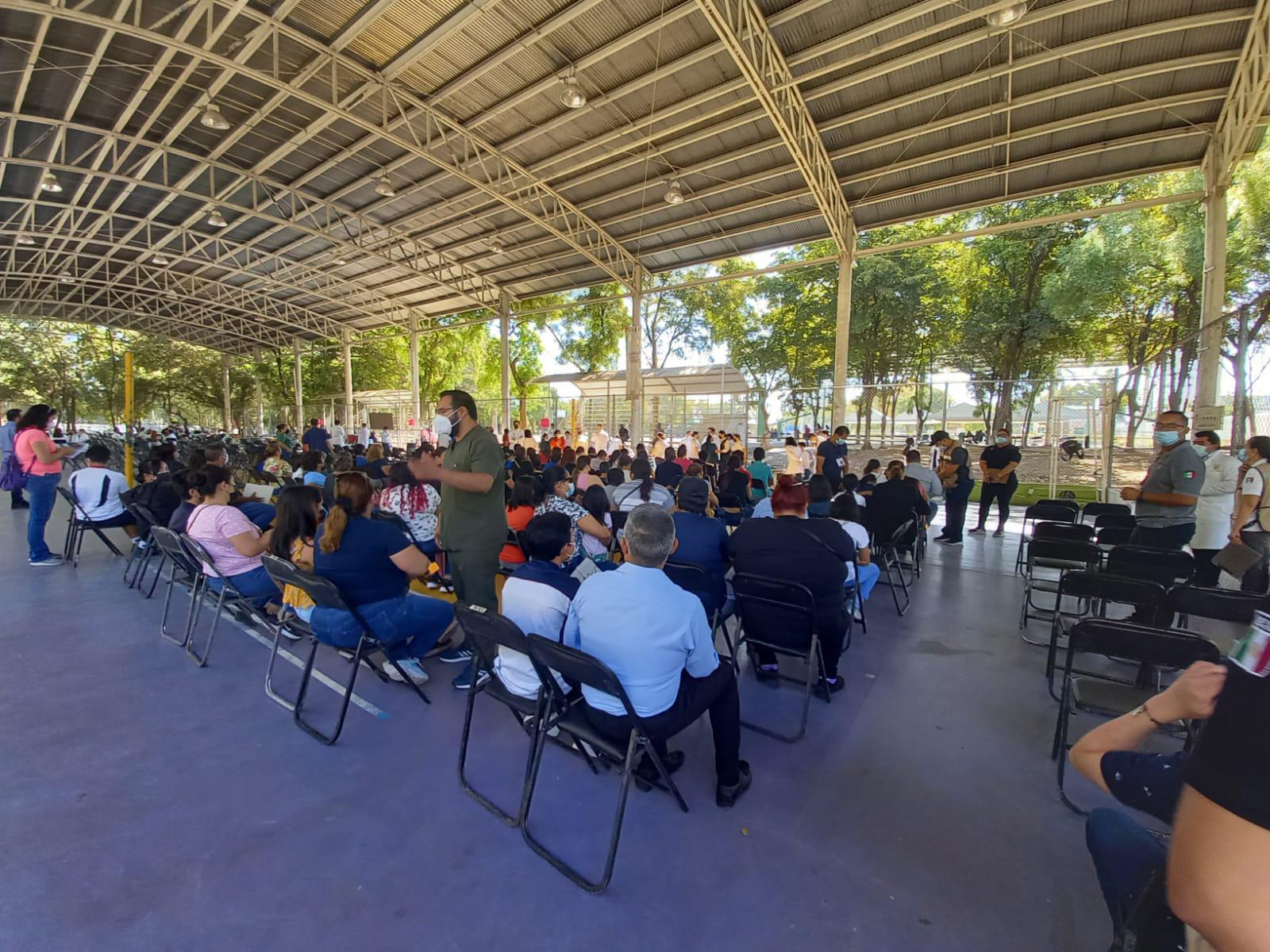 Con poca afluencia, inicia en Culiacán la vacunación contra el Covid para adolescentes de 12 a 14 años $!Con poca afluencia, inicia en Culiacán la vacunación contra el Covid para adolescentes de 12 a 14 años