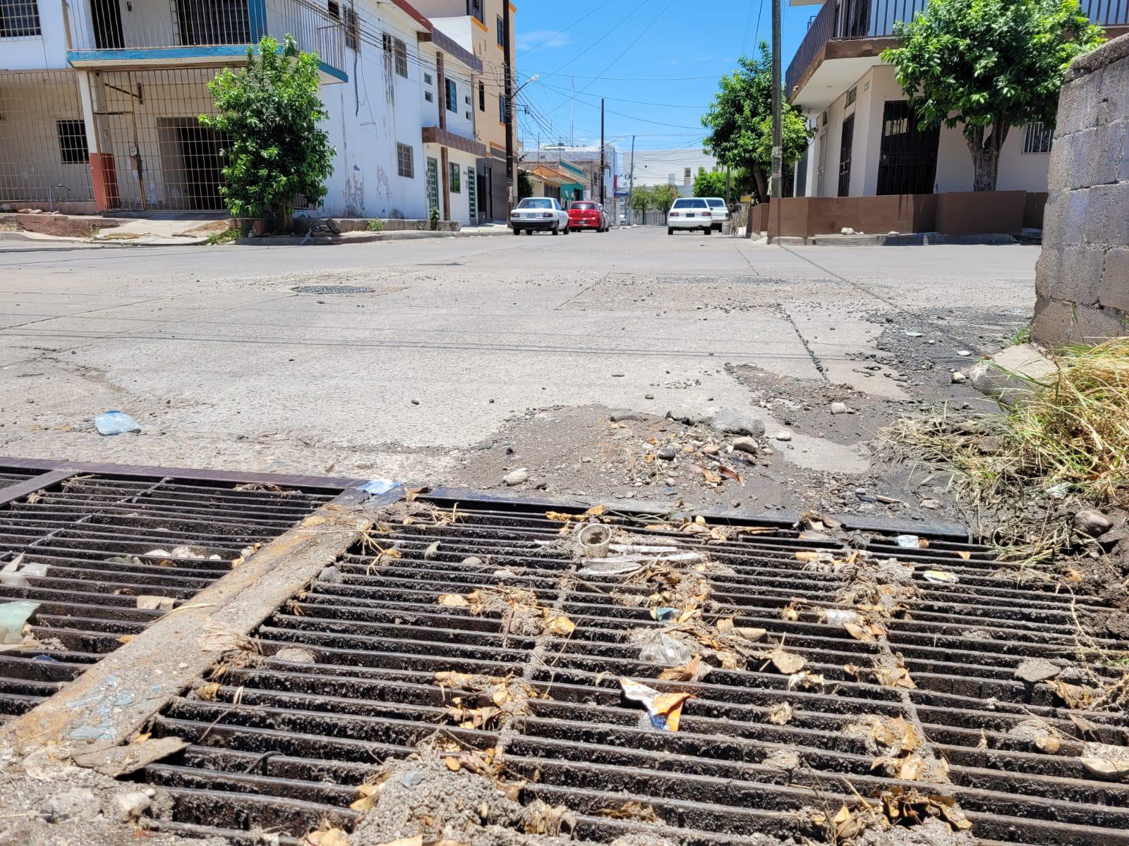 Japac repara fuga de aguas negras en la Rosales tras denuncia $!Japac repara fuga de aguas negras en la Rosales tras denuncia