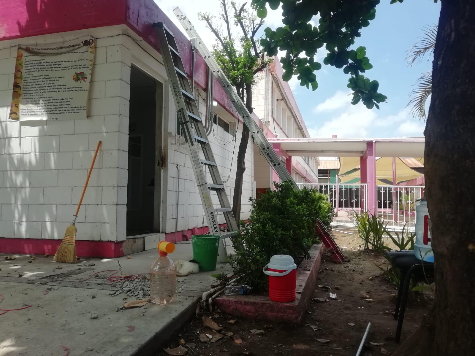 Poco avance en limpieza de escuelas en el Centro de Culiacán $!Poco avance en limpieza de escuelas en el Centro de Culiacán