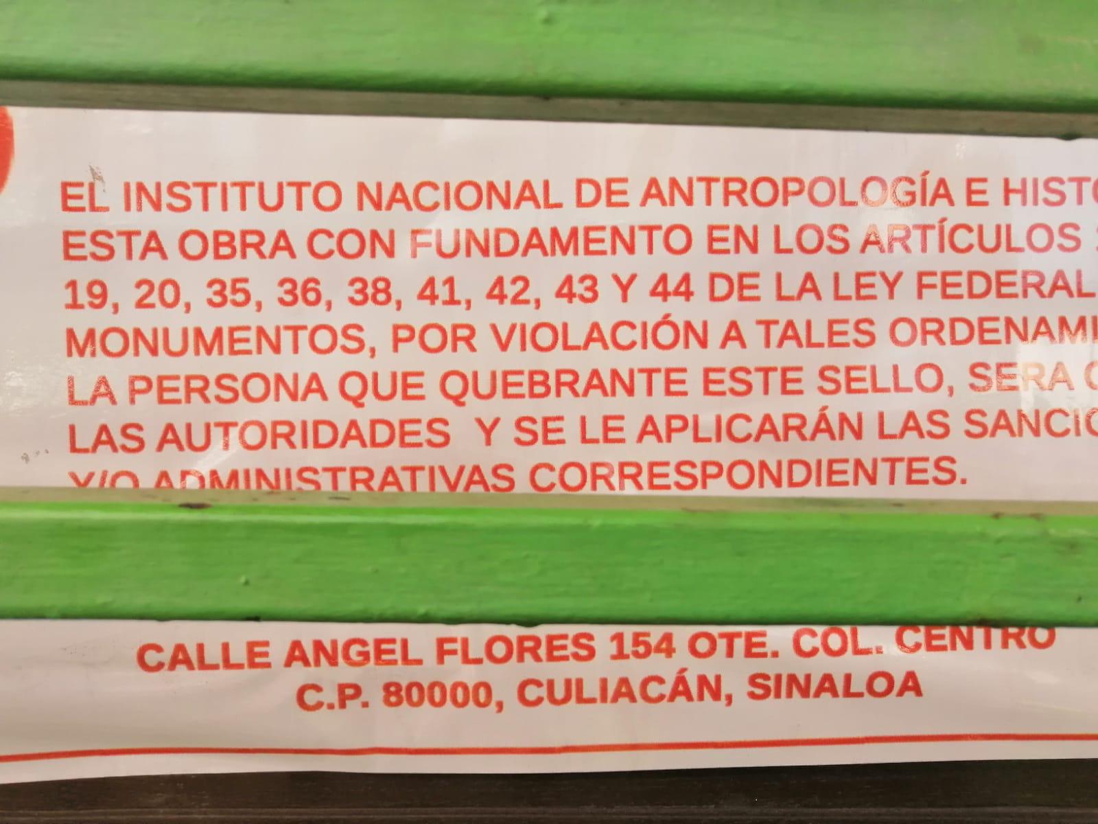 INAH coloca letrero de suspensión a la casa del ‘Chino Billetero’; prohíbe sacar piezas $!INAH coloca letrero de suspensión a la casa del ‘Chino Billetero’; prohíbe sacar piezas