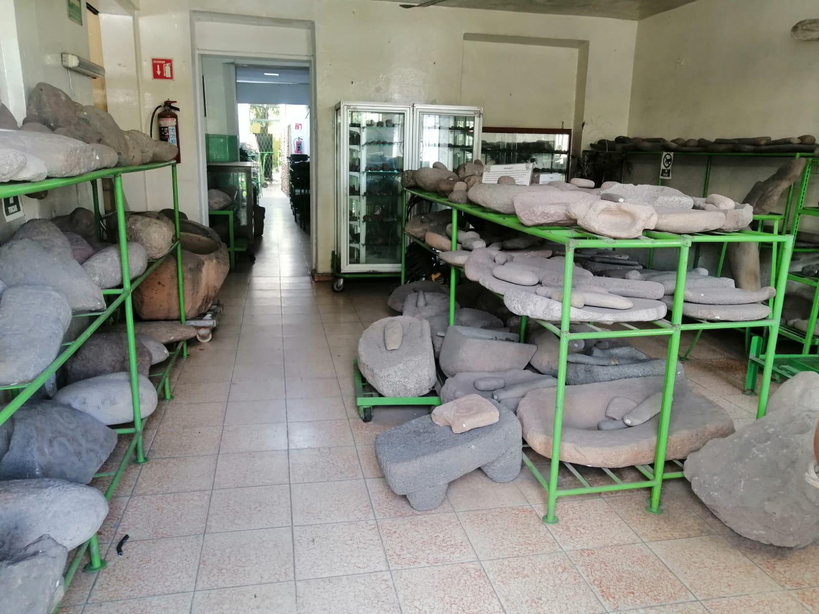 INAH coloca letrero de suspensión a la casa del ‘Chino Billetero’; prohíbe sacar piezas $!INAH coloca letrero de suspensión a la casa del ‘Chino Billetero’; prohíbe sacar piezas