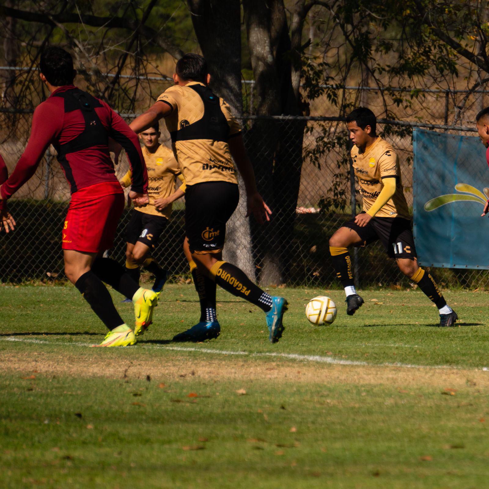 Dorados y Leones Negros dividen honores en duelo amistoso $!Dorados y Leones Negros dividen honores en duelo amistoso