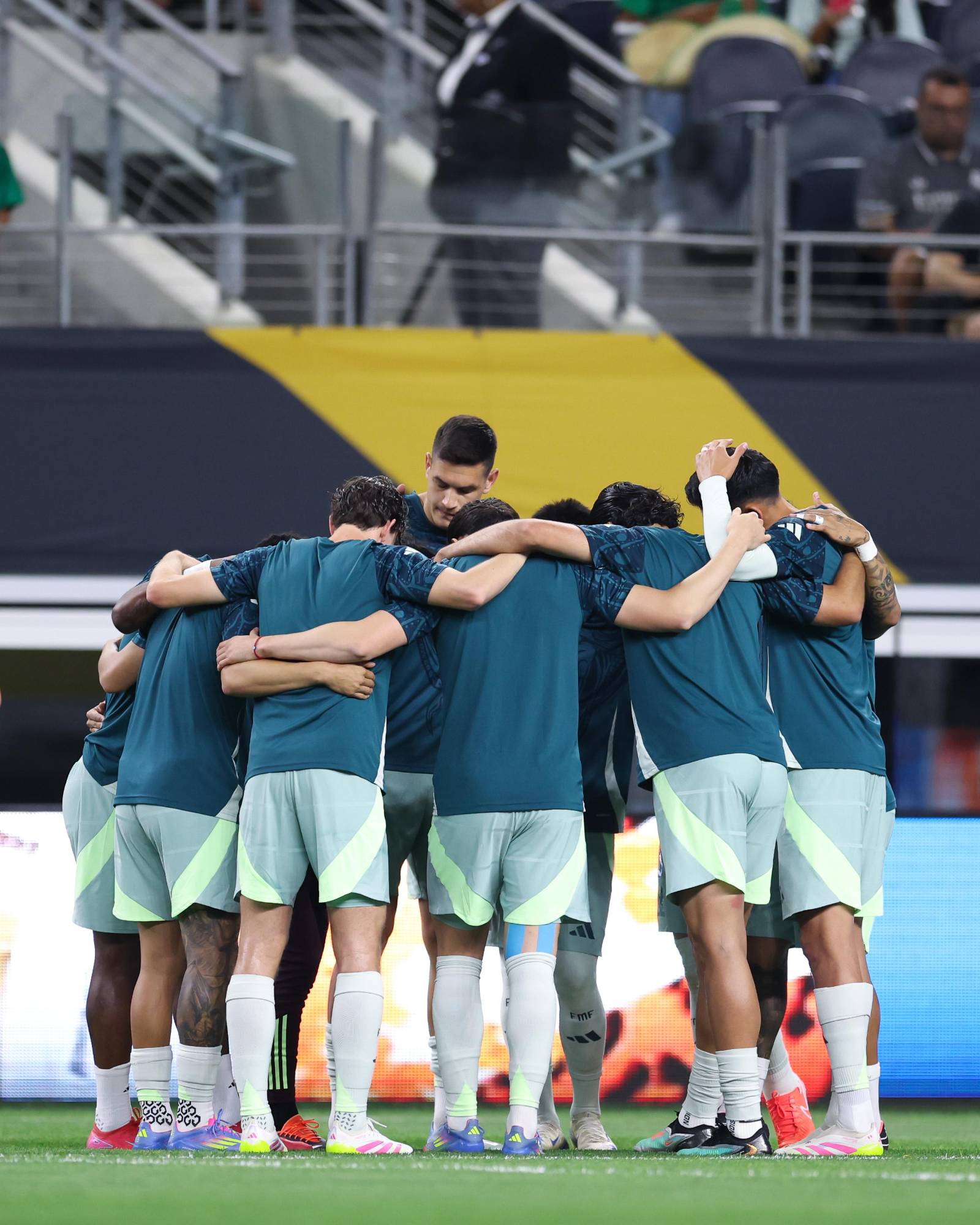 México enfrenta a Costa Rica para decidir el líder de grupo $!México enfrenta a Costa Rica para decidir el líder de grupo