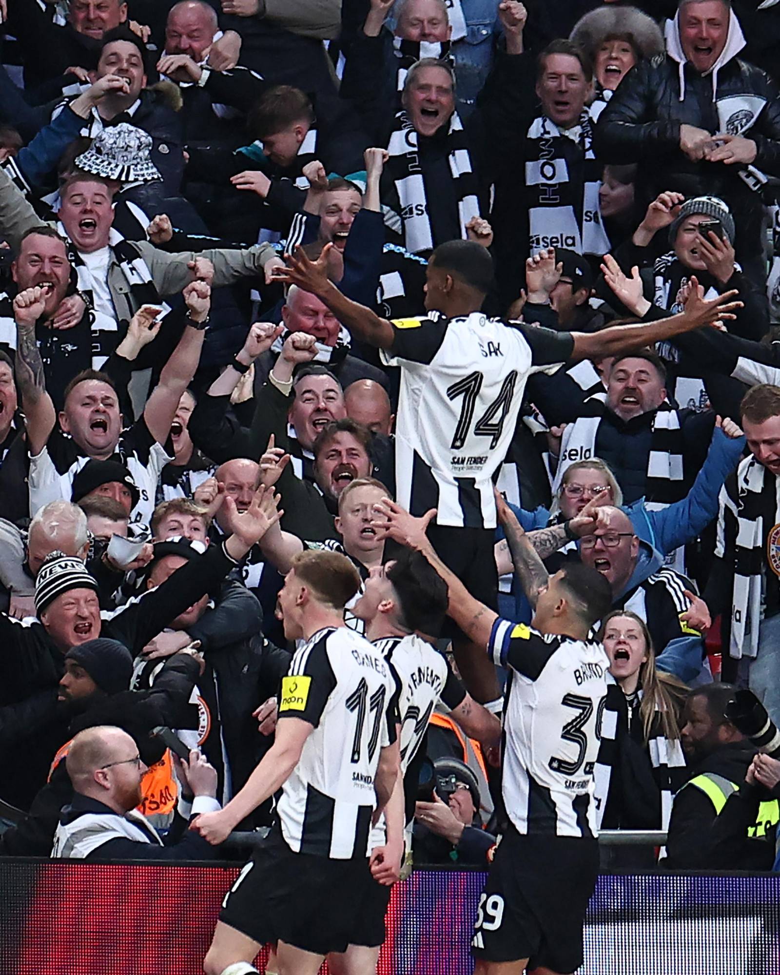 Newcastle rompe sequía de 56 años y gana la Carabao Cup ante un Liverpool en crisis $!Newcastle rompe sequía de 56 años y gana la Carabao Cup ante un Liverpool en crisis