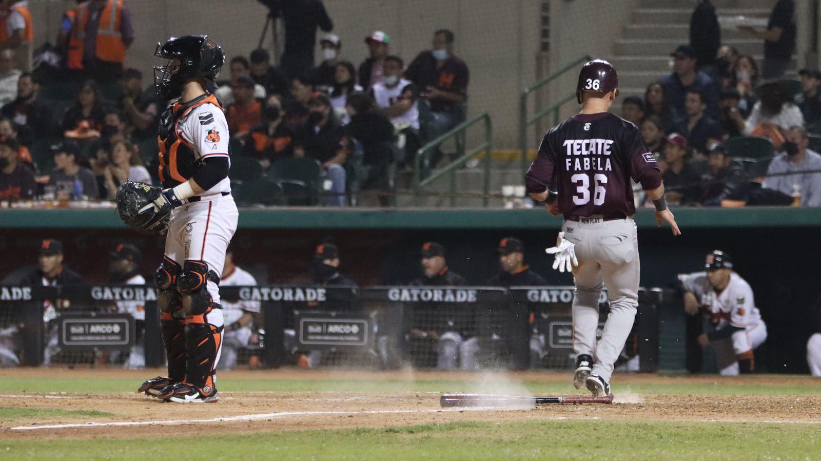 Tomateros de Culiacán es maniatado por Naranjeros en Hermosillo $!Tomateros de Culiacán es maniatado por Naranjeros en Hermosillo