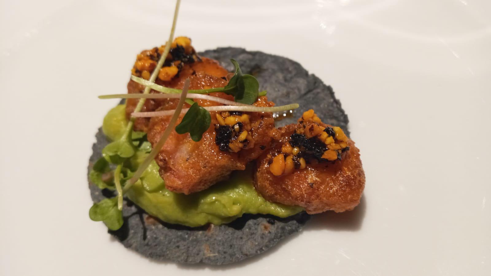 Chicharrones de pulpo enchilado con guacamole y tortillas recién hechas. $!Chicharrones de pulpo enchilado con guacamole y tortillas recién hechas.