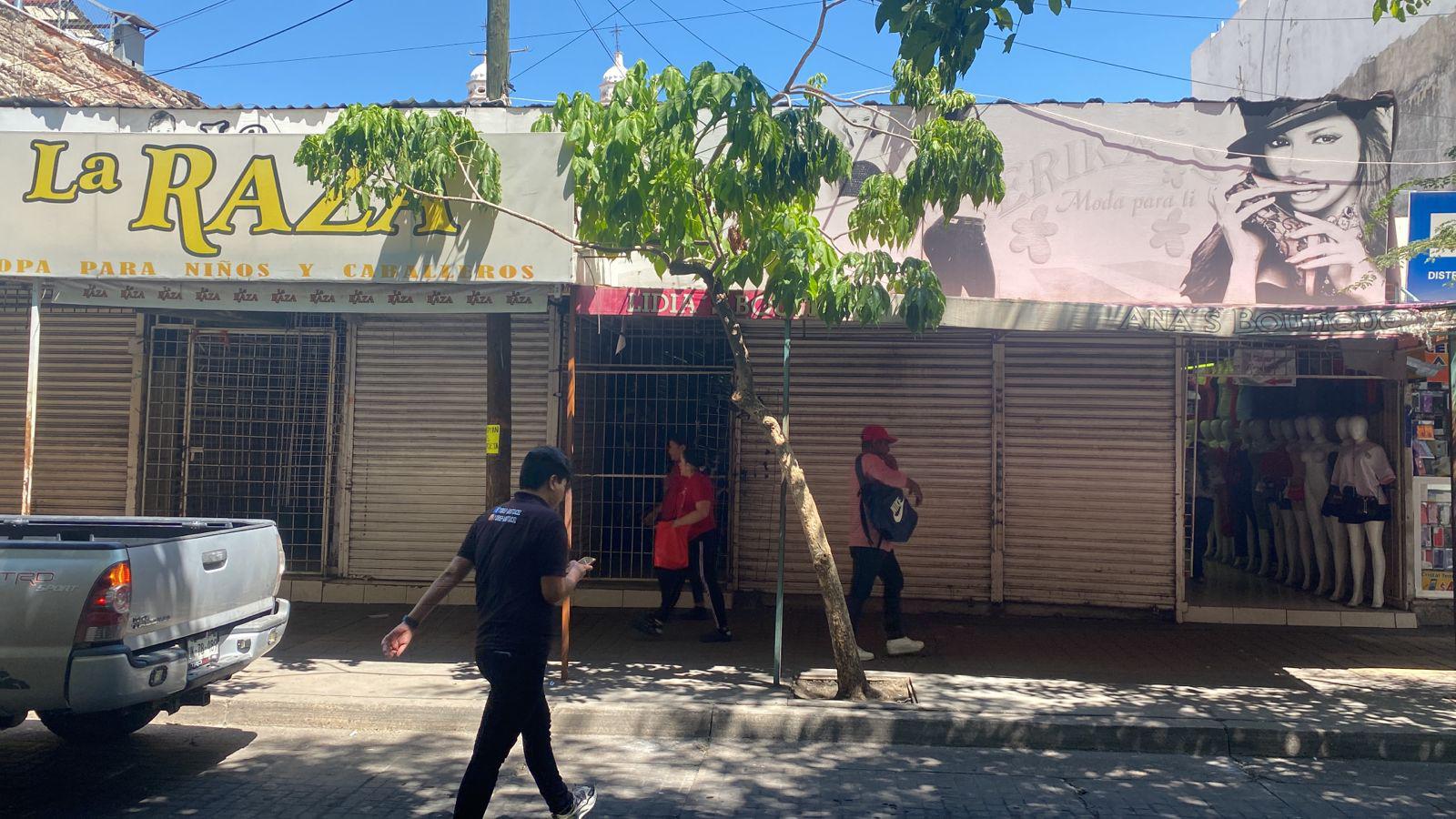 Locales del Centro de Culiacán cierran cortinas en el mediodía $!Locales del Centro de Culiacán cierran cortinas en el mediodía