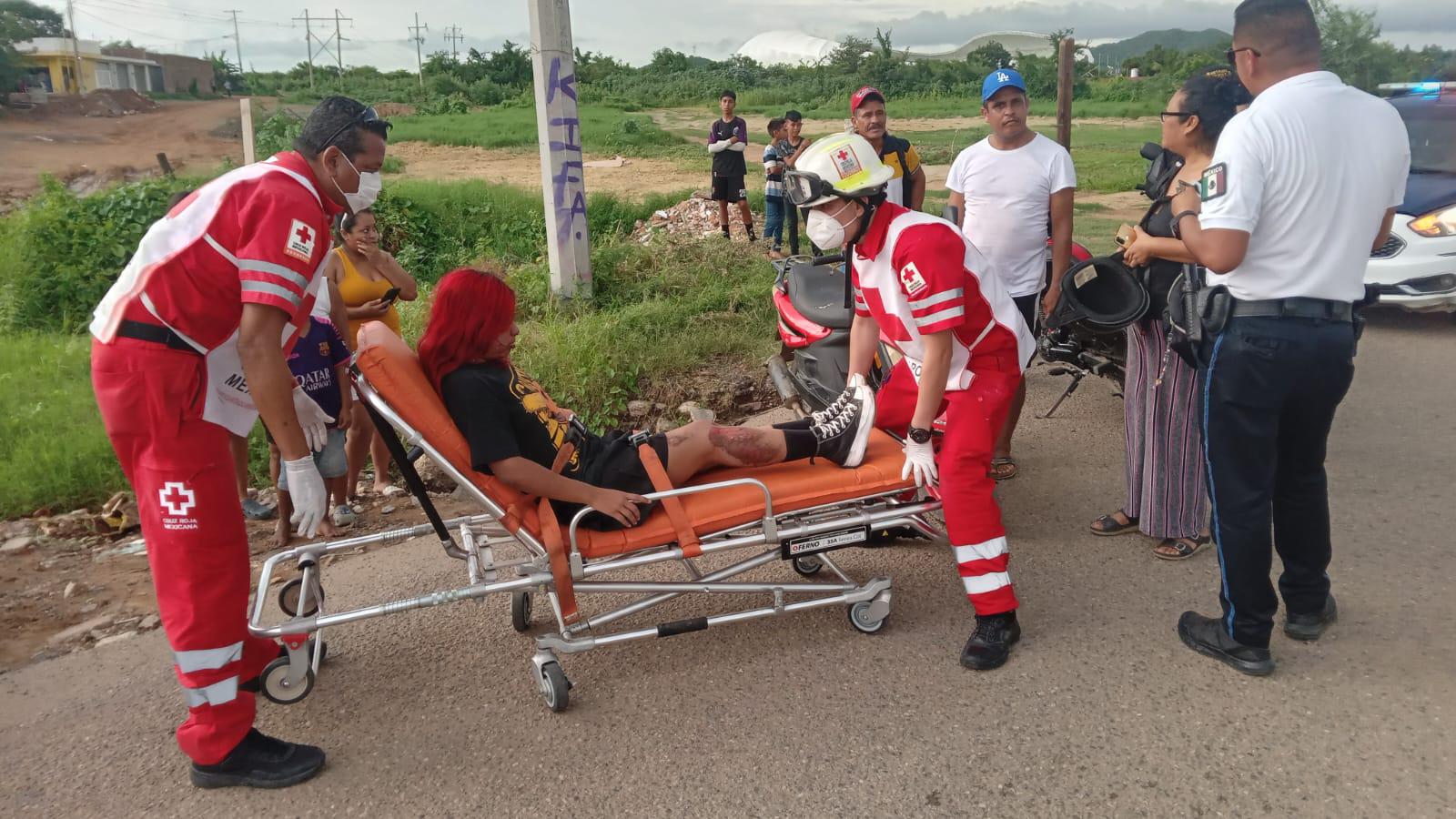 Hermanas quedan heridas tras derrapar su moto en Mazatlán $!Hermanas quedan heridas tras derrapar su moto en Mazatlán