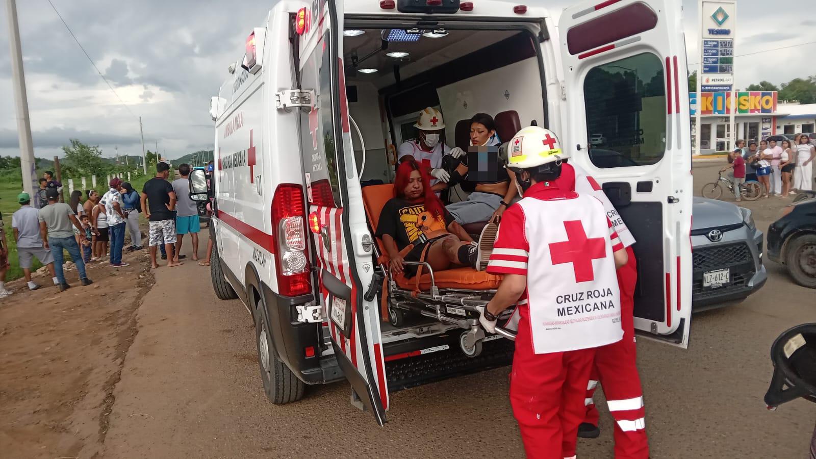 Hermanas quedan heridas tras derrapar su moto en Mazatlán $!Hermanas quedan heridas tras derrapar su moto en Mazatlán