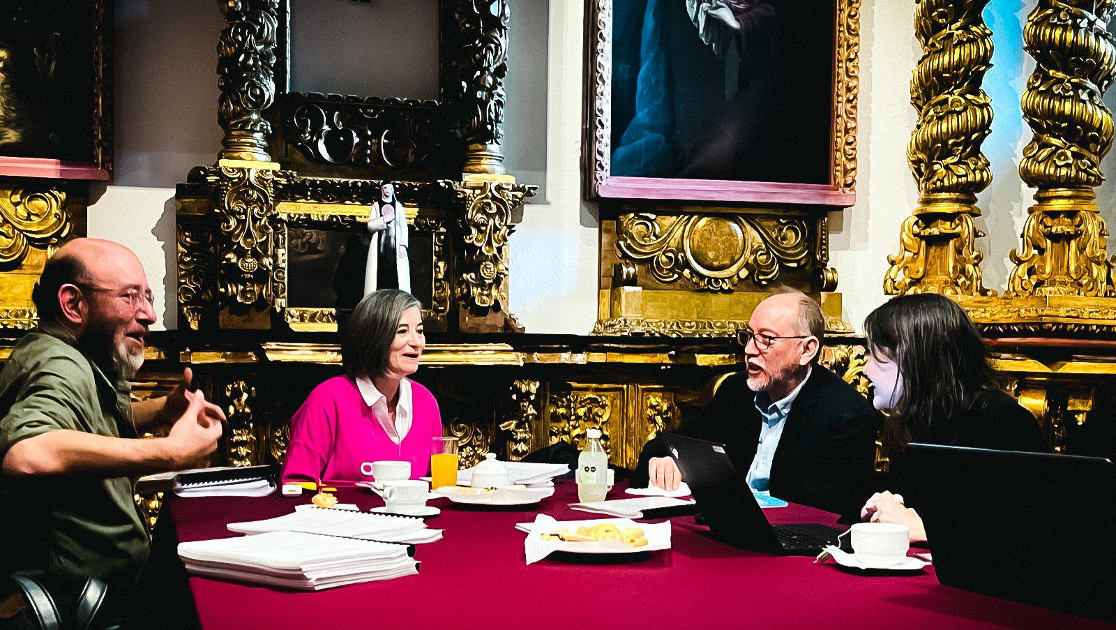 El jurado estuvo integrado por los escritores Eduardo Antonio Parra, Mónica Lavín y el editor Andrés Ramírez. $!El jurado estuvo integrado por los escritores Eduardo Antonio Parra, Mónica Lavín y el editor Andrés Ramírez.