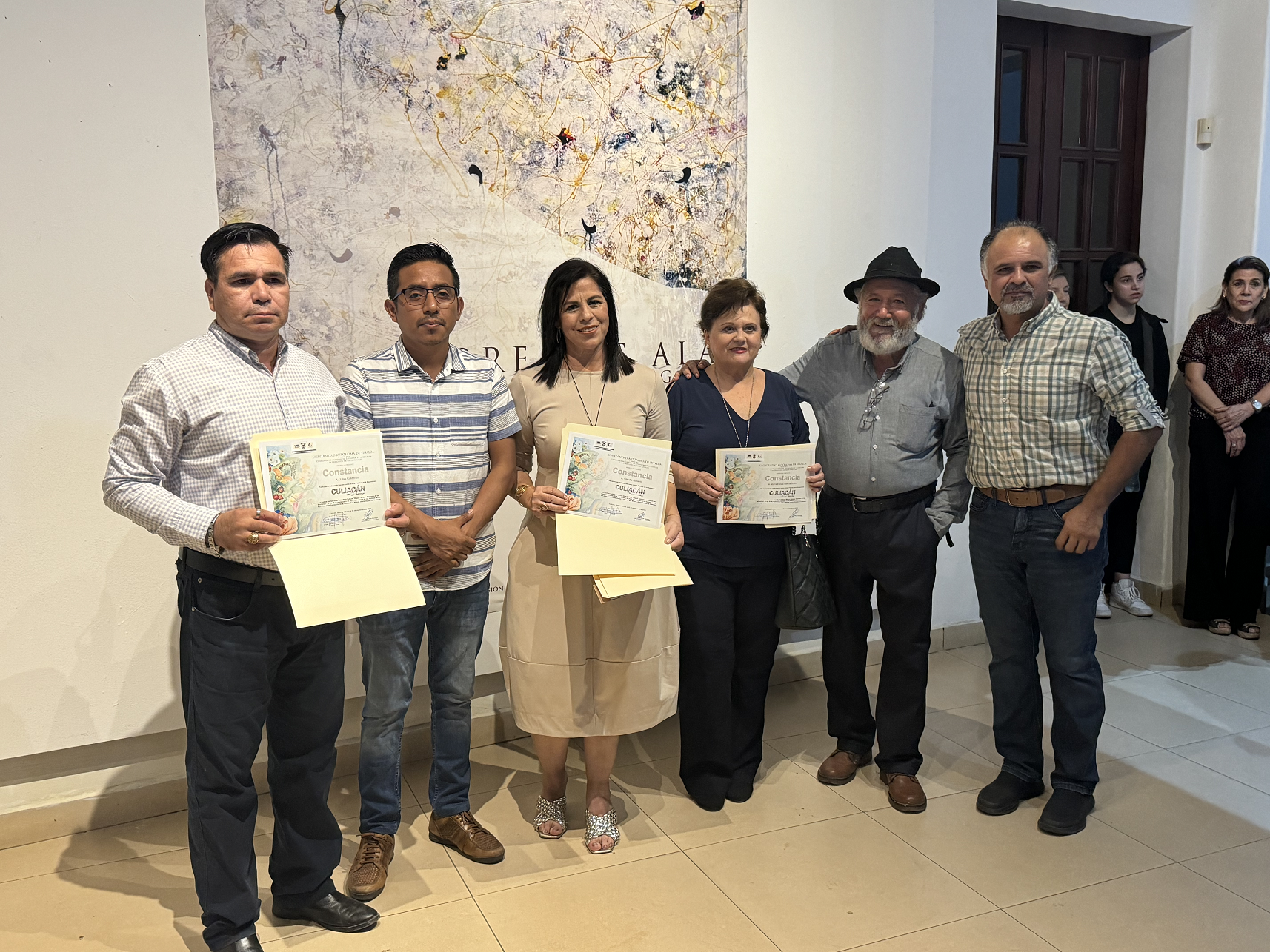 Claudia Gallardo recibió mención como curadora y gestora de la Asociación Arte México Internacional en Europa, durante la inauguración de su exposición. $!Claudia Gallardo recibió mención como curadora y gestora de la Asociación Arte México Internacional en Europa, durante la inauguración de su exposición.