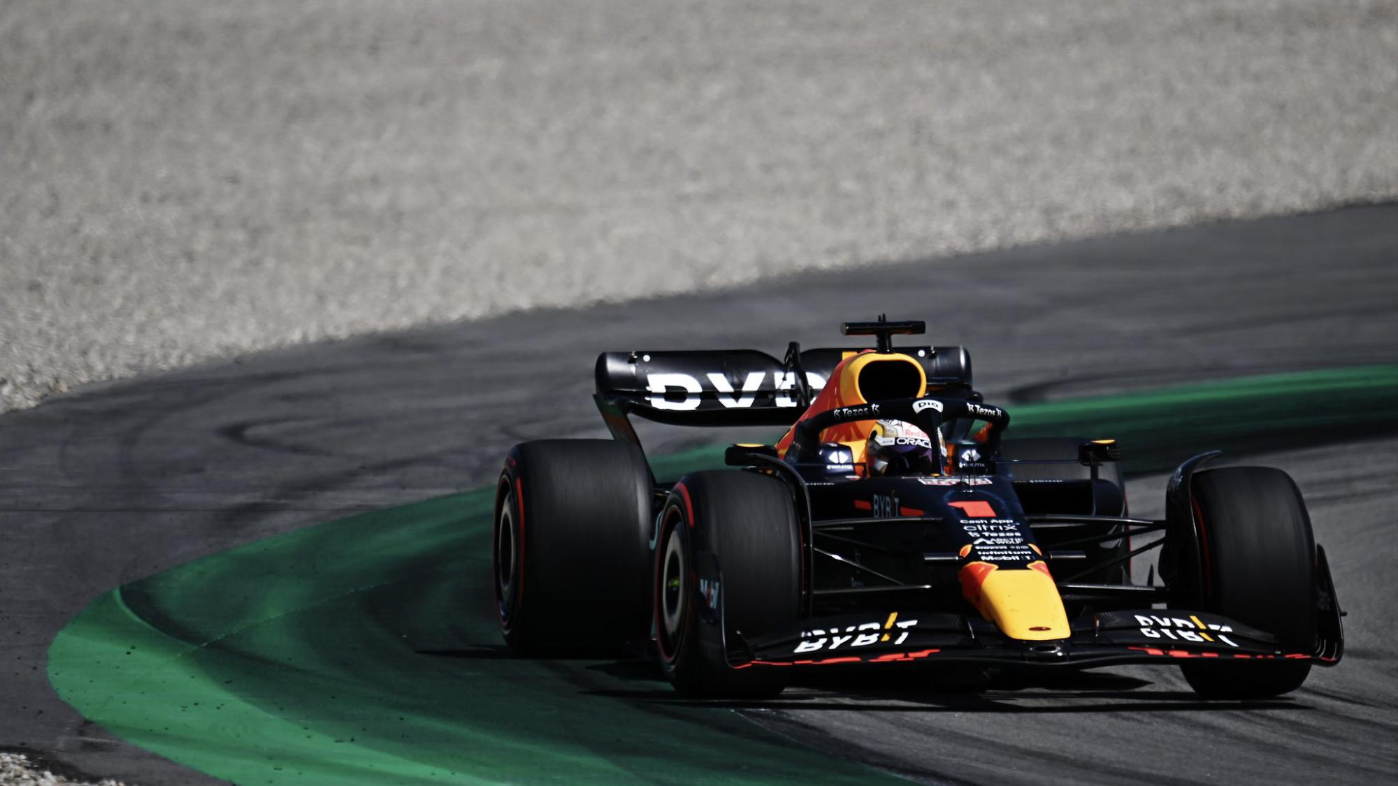 Checo Pérez es segundo en el Gran Premio de España al cederle la punta a Verstappen $!Checo Pérez es segundo en el Gran Premio de España al cederle la punta a Verstappen