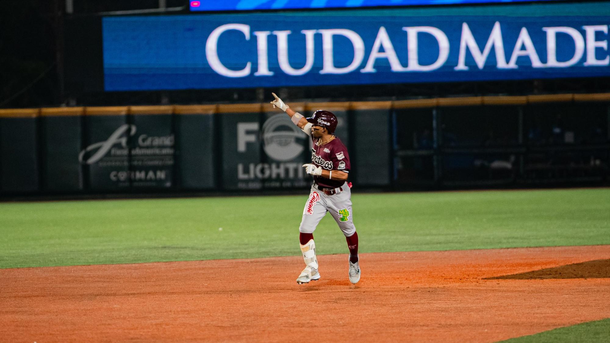 Charros viene de atrás y deja tendido a Tomateros $!Charros viene de atrás y deja tendido a Tomateros