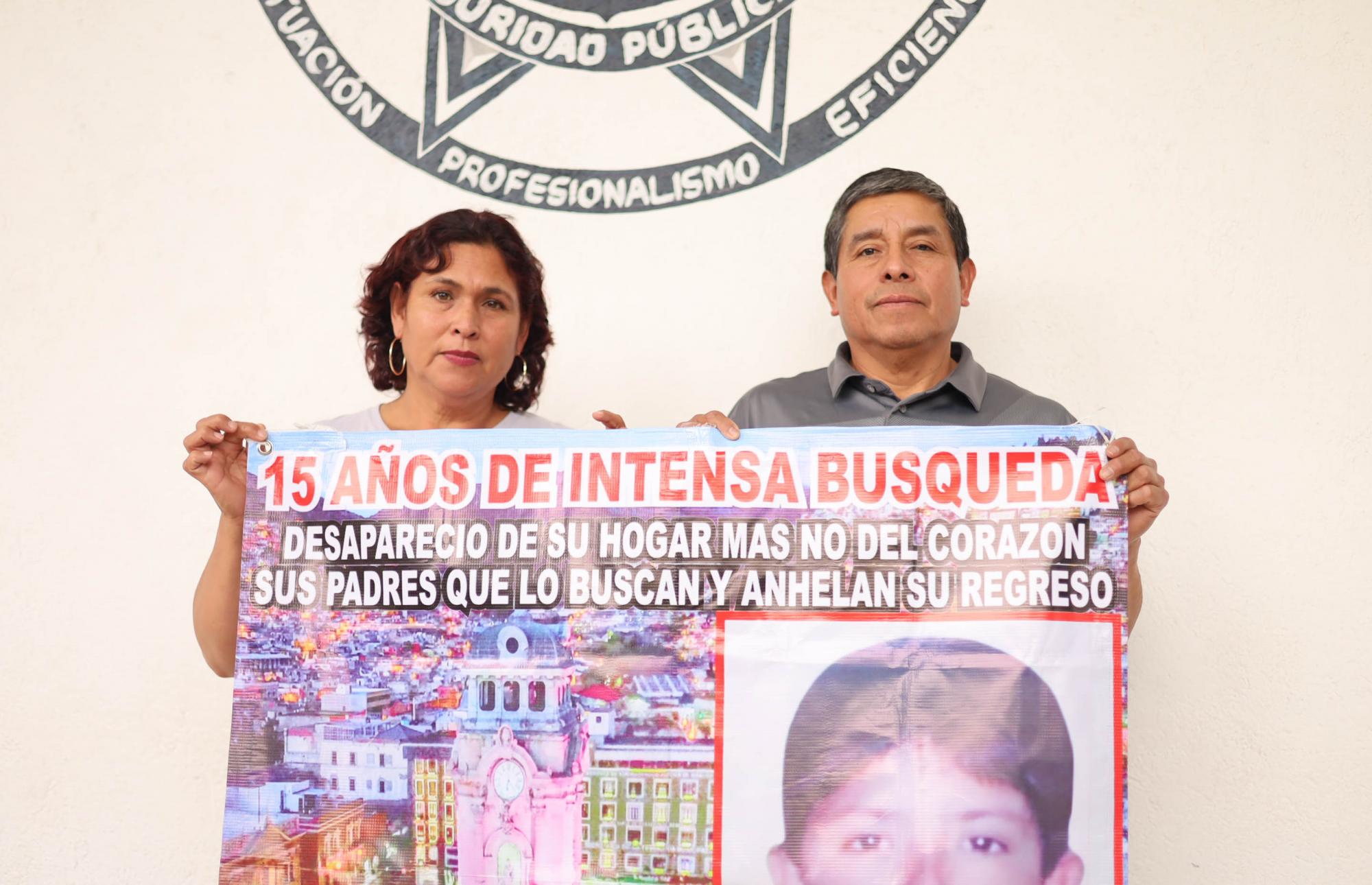 La pareja formada por Cándido de la Cruz y Goyita, quienes buscan a su hijo Gustavo Alberto, desaparecido en Pachuca en 2007. $!La pareja formada por Cándido de la Cruz y Goyita, quienes buscan a su hijo Gustavo Alberto, desaparecido en Pachuca en 2007.