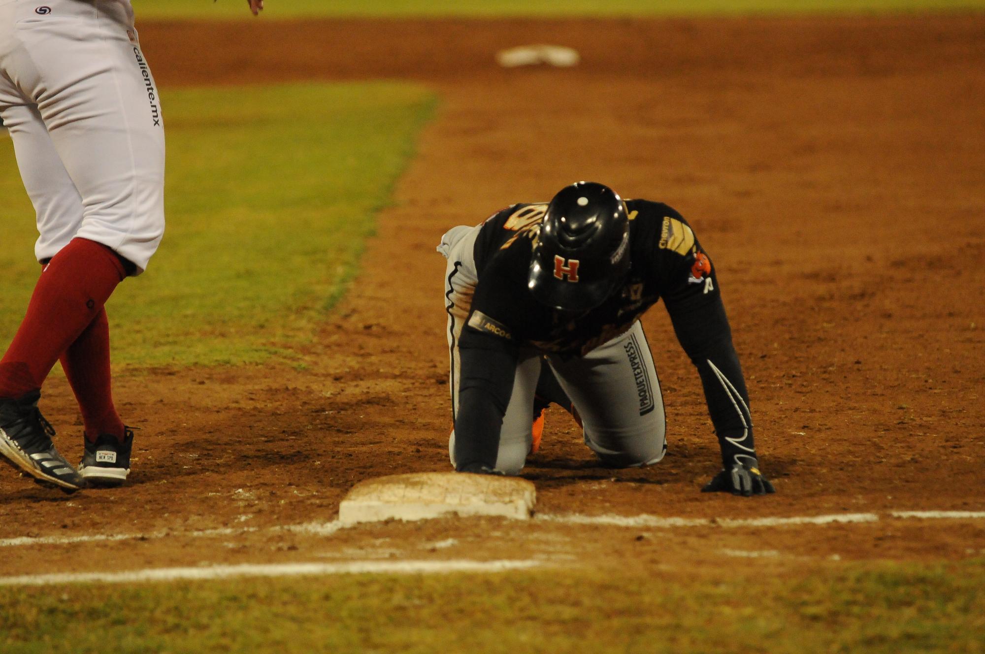 Mayos de Navojoa evita la escoba y se impone en el tercero de la serie a Hermosillo $!Mayos de Navojoa evita la escoba y se impone en el tercero de la serie a Hermosillo