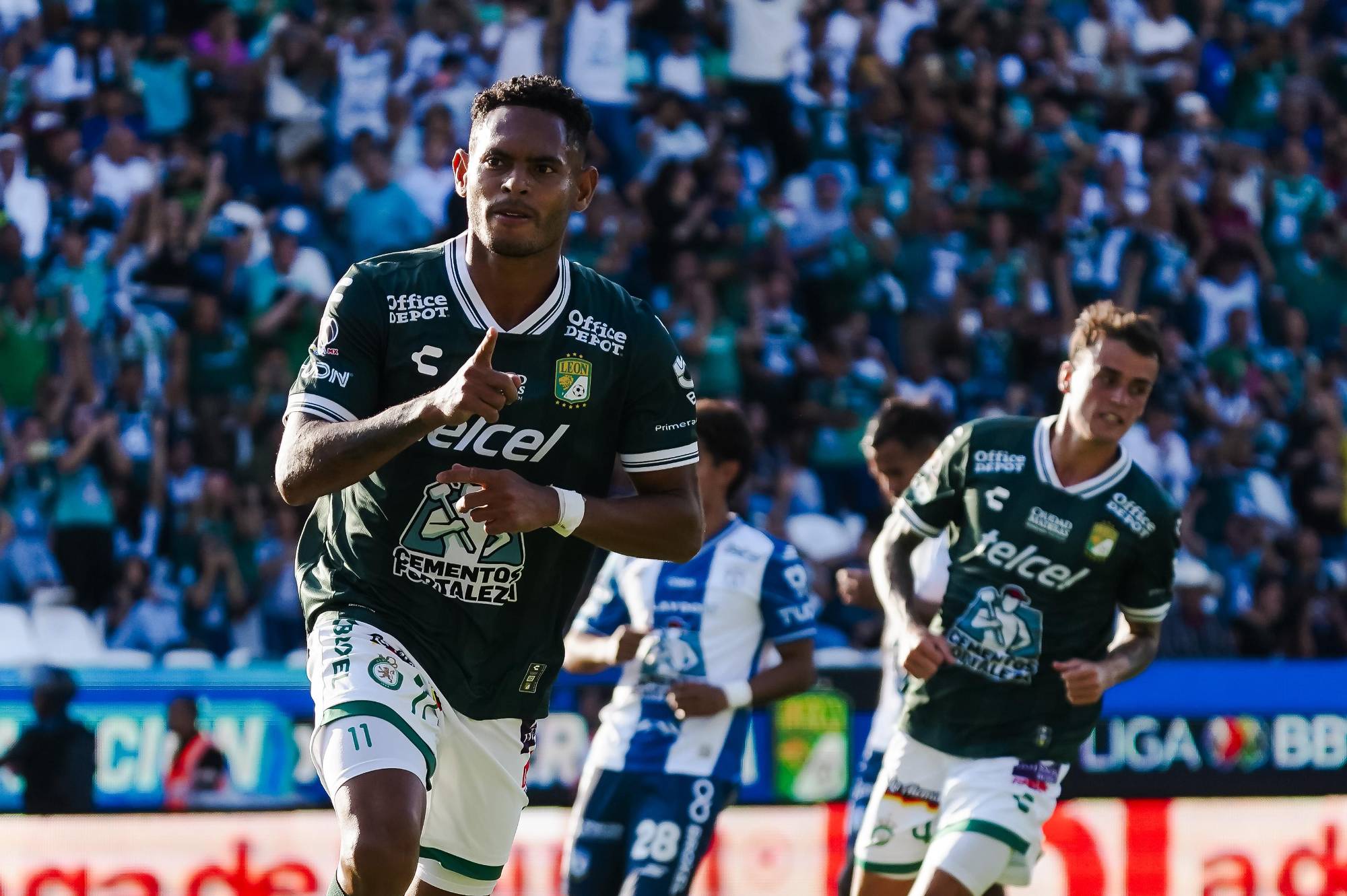 León y Pachuca empatan en el arranque de la jornada sabatina $!León y Pachuca empatan en el arranque de la jornada sabatina