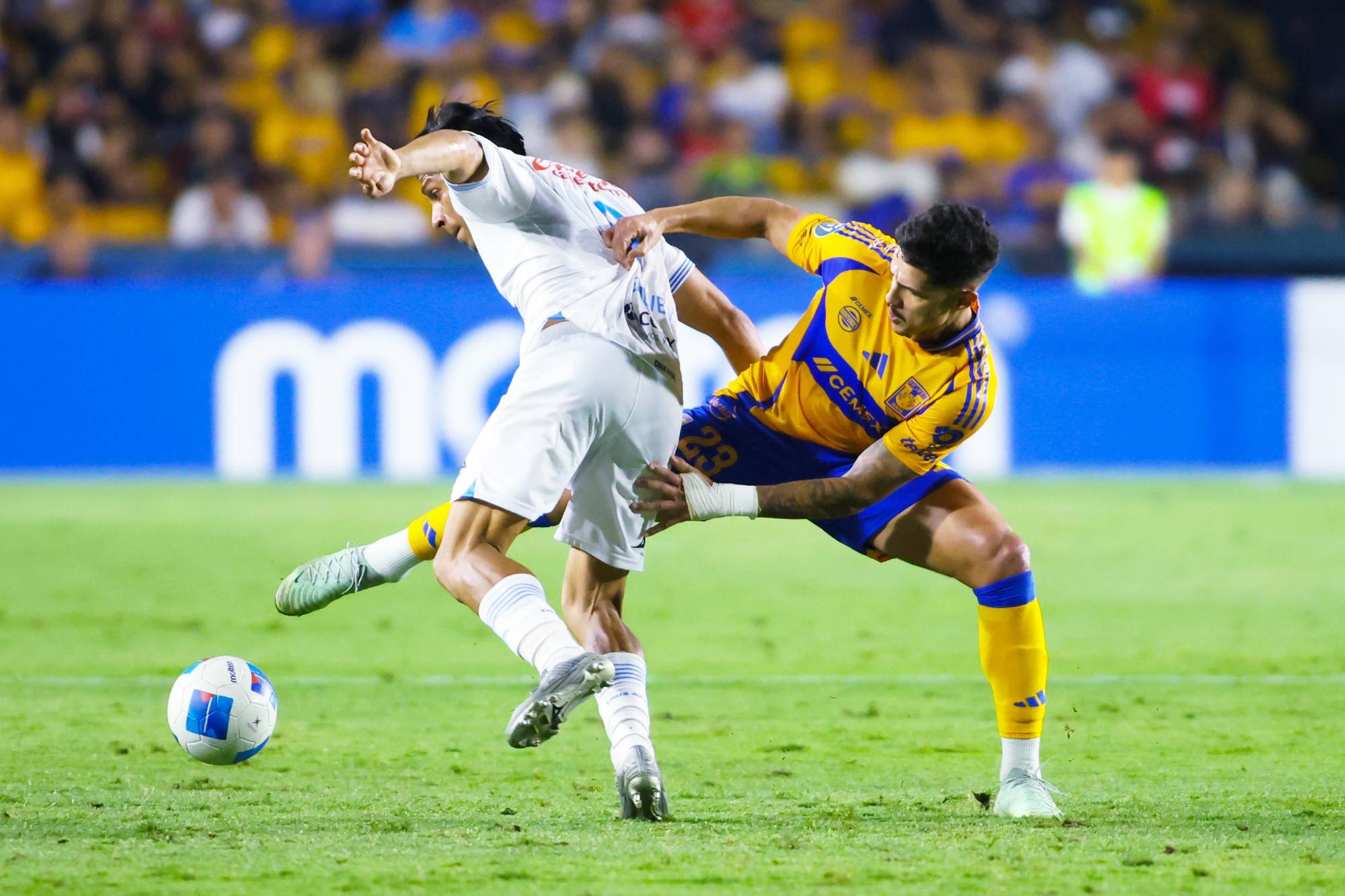 Tigres y Cruz Azul empatan en la ida de semifinales; la Máquina saca ventaja con gol de visitante $!Tigres y Cruz Azul empatan en la ida de semifinales; la Máquina saca ventaja con gol de visitante