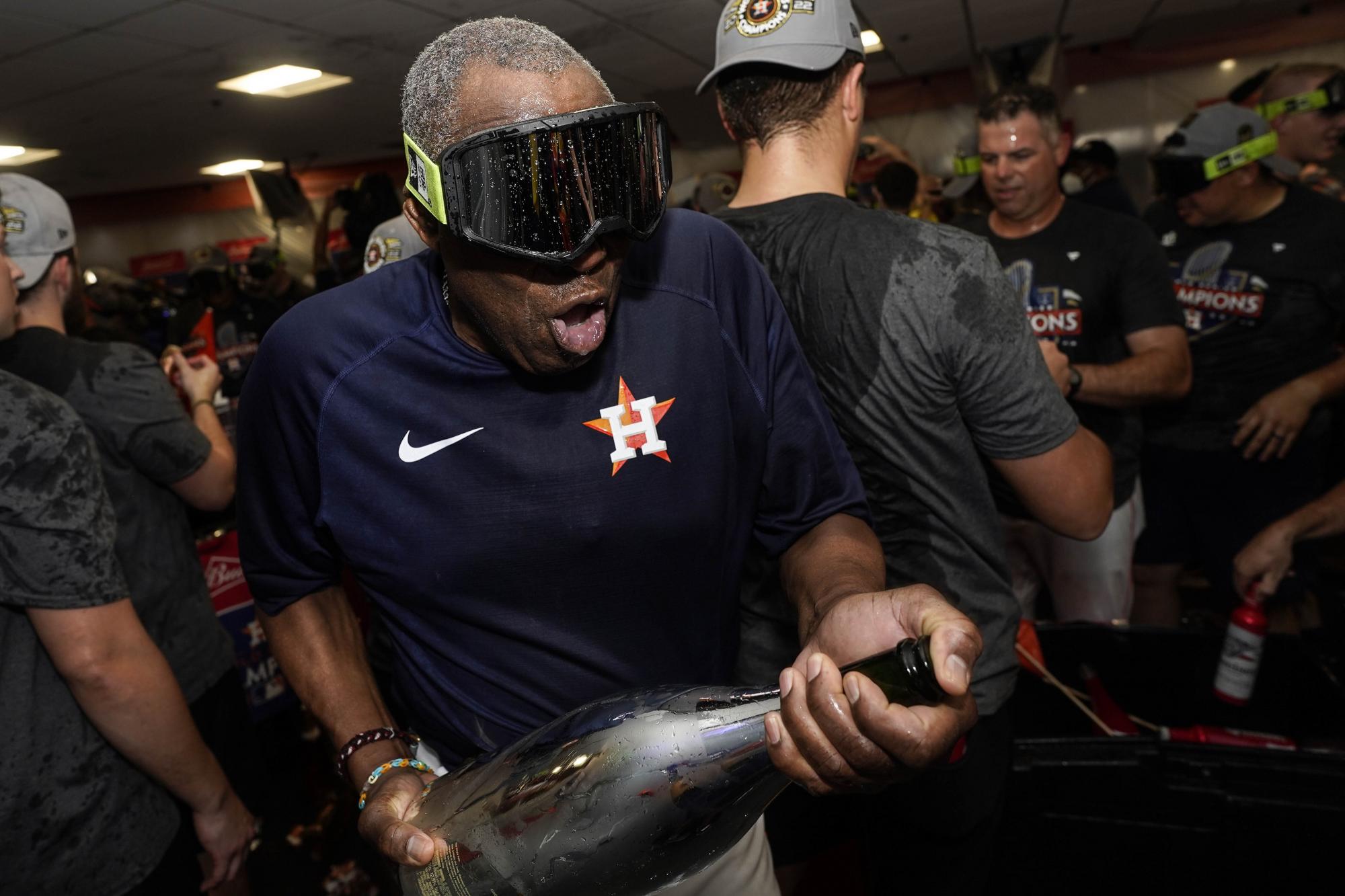 Oficial: Dusty Baker seguirá al frente de los Astros de Houston en el 2023 $!Oficial: Dusty Baker seguirá al frente de los Astros de Houston en el 2023