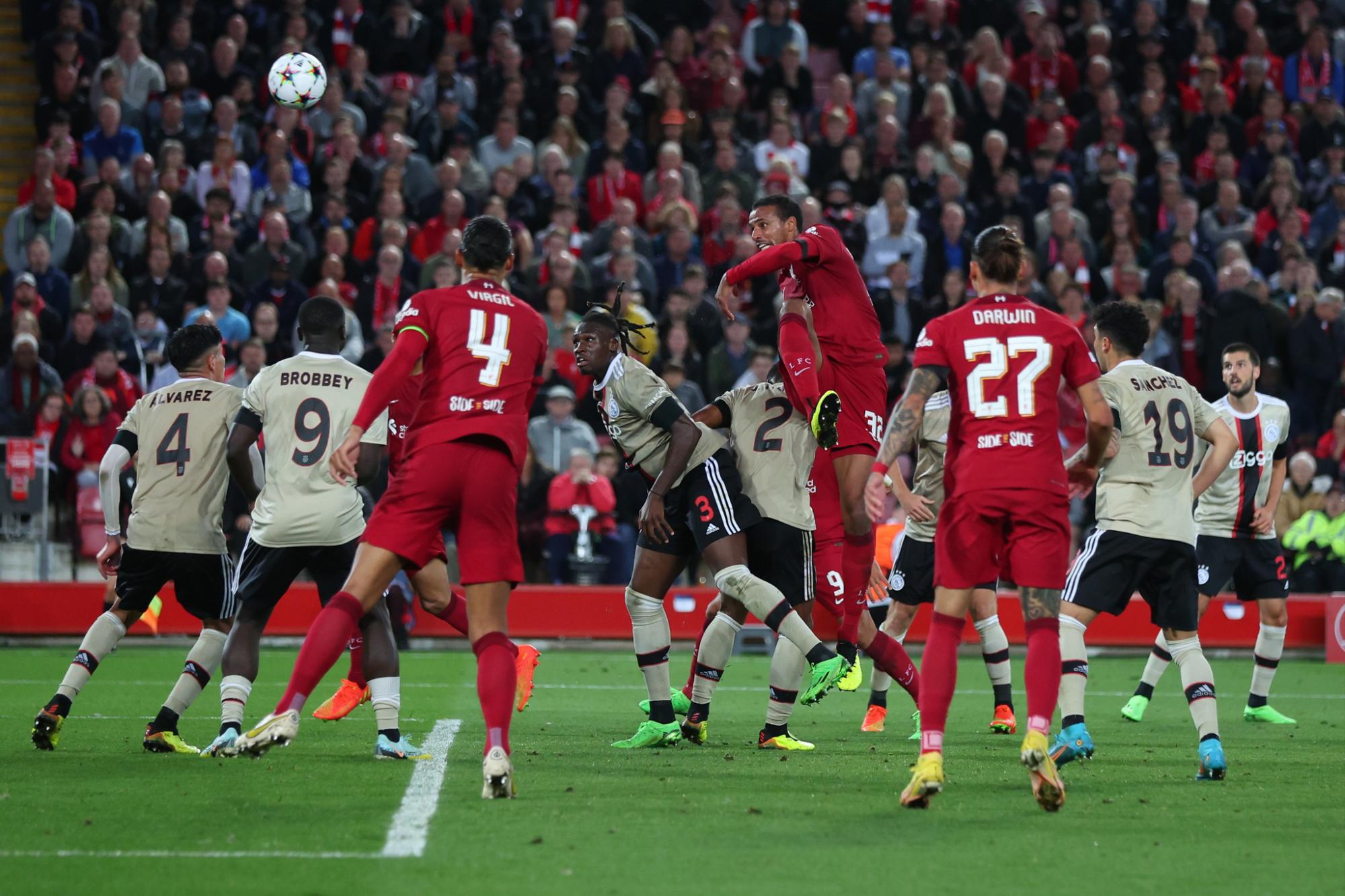 Liverpool consiguió un triunfo agónico ante Ajax en Anfield $!Liverpool consiguió un triunfo agónico ante Ajax en Anfield