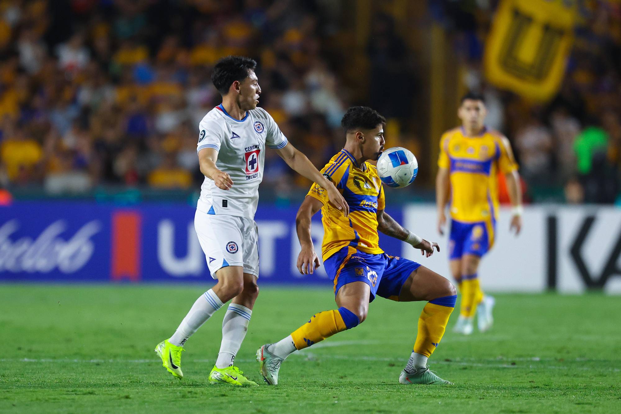 Tigres y Cruz Azul empatan en la ida de semifinales; la Máquina saca ventaja con gol de visitante $!Tigres y Cruz Azul empatan en la ida de semifinales; la Máquina saca ventaja con gol de visitante