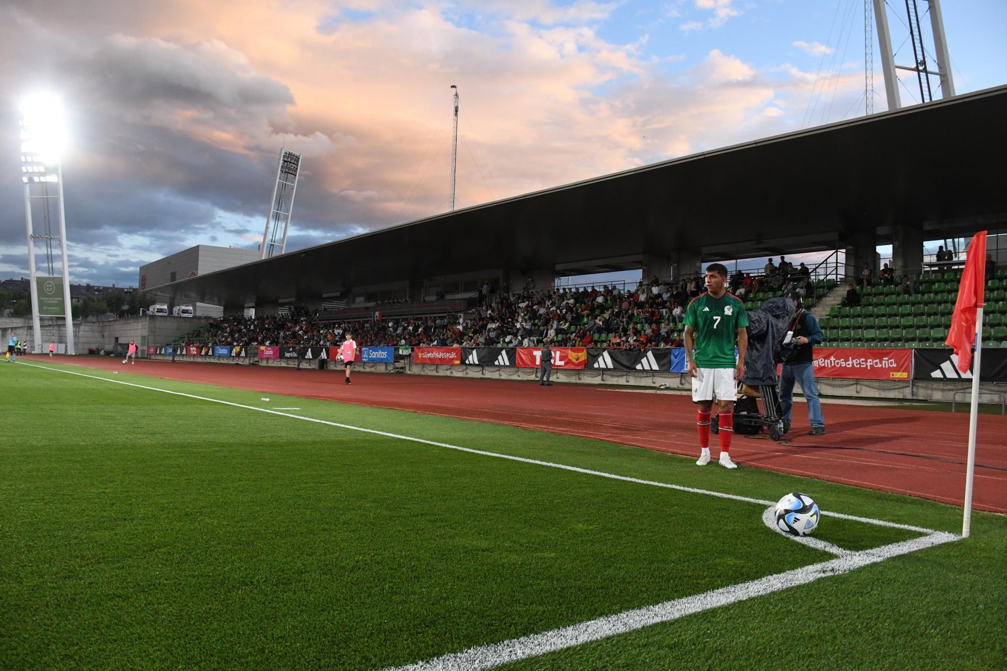 El Tri Sub 23 deja buenas sensaciones al empatar 1-1 con España en su gira europea $!El Tri Sub 23 deja buenas sensaciones al empatar 1-1 con España en su gira europea