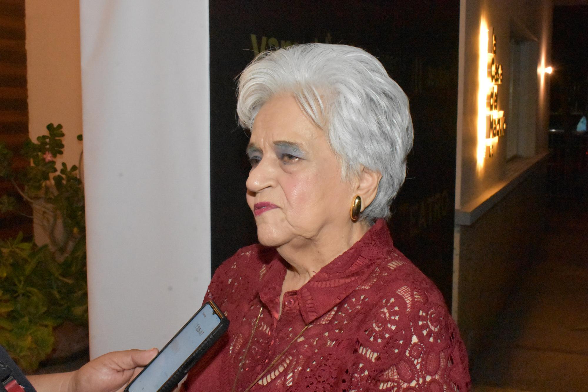 La maestra Alicia Montaño se mostró agradecida por el homenaje en su honor. $!La maestra Alicia Montaño se mostró agradecida por el homenaje en su honor.