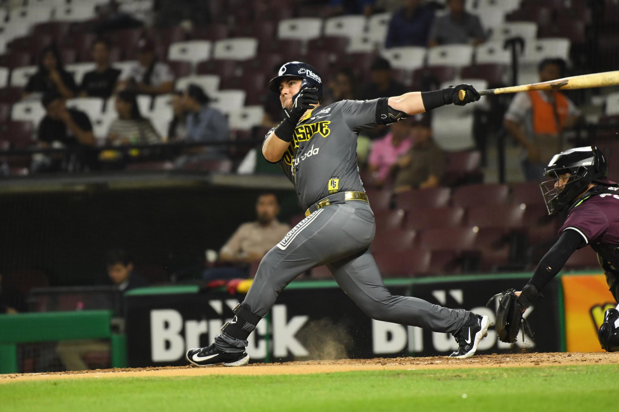 Conner Menez y Joey Meneses comandan triunfo en casa de Tomateros de Culiacán $!Conner Menez y Joey Meneses comandan triunfo en casa de Tomateros de Culiacán