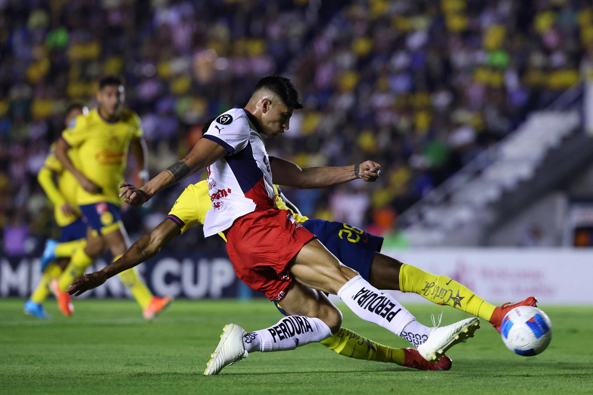 América golea a Chivas y enfrentará a Cruz Azul en cuartos de final de la Concachampions $!América golea a Chivas y enfrentará a Cruz Azul en cuartos de final de la Concachampions