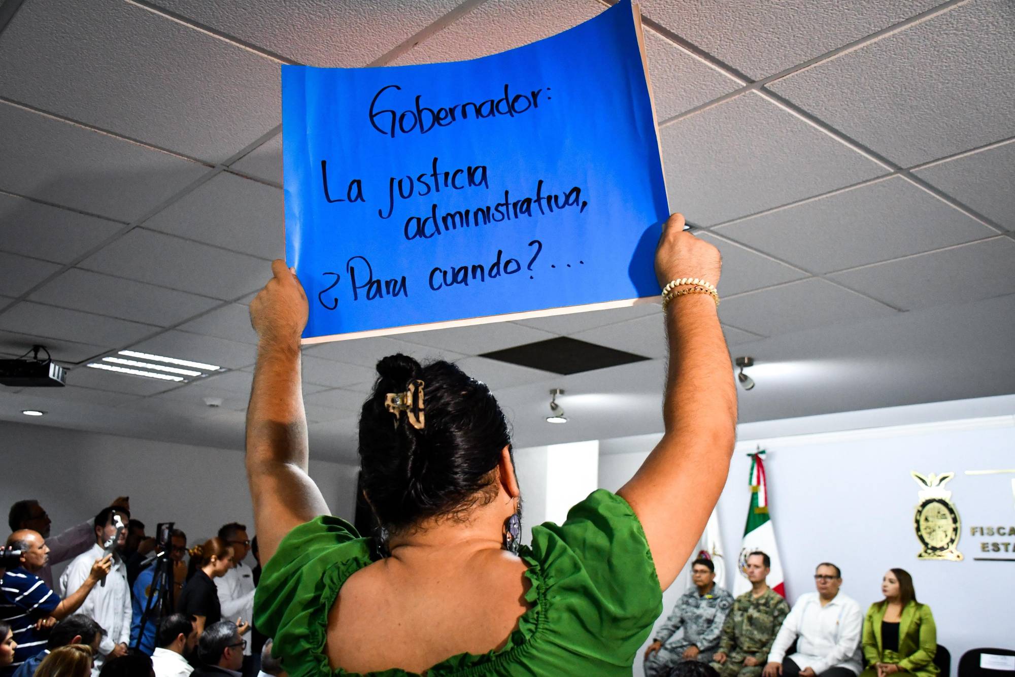Ximena con X reclama al Gobernador Rocha Moya desatención en su caso de agresión en la USE $!Ximena con X reclama al Gobernador Rocha Moya desatención en su caso de agresión en la USE
