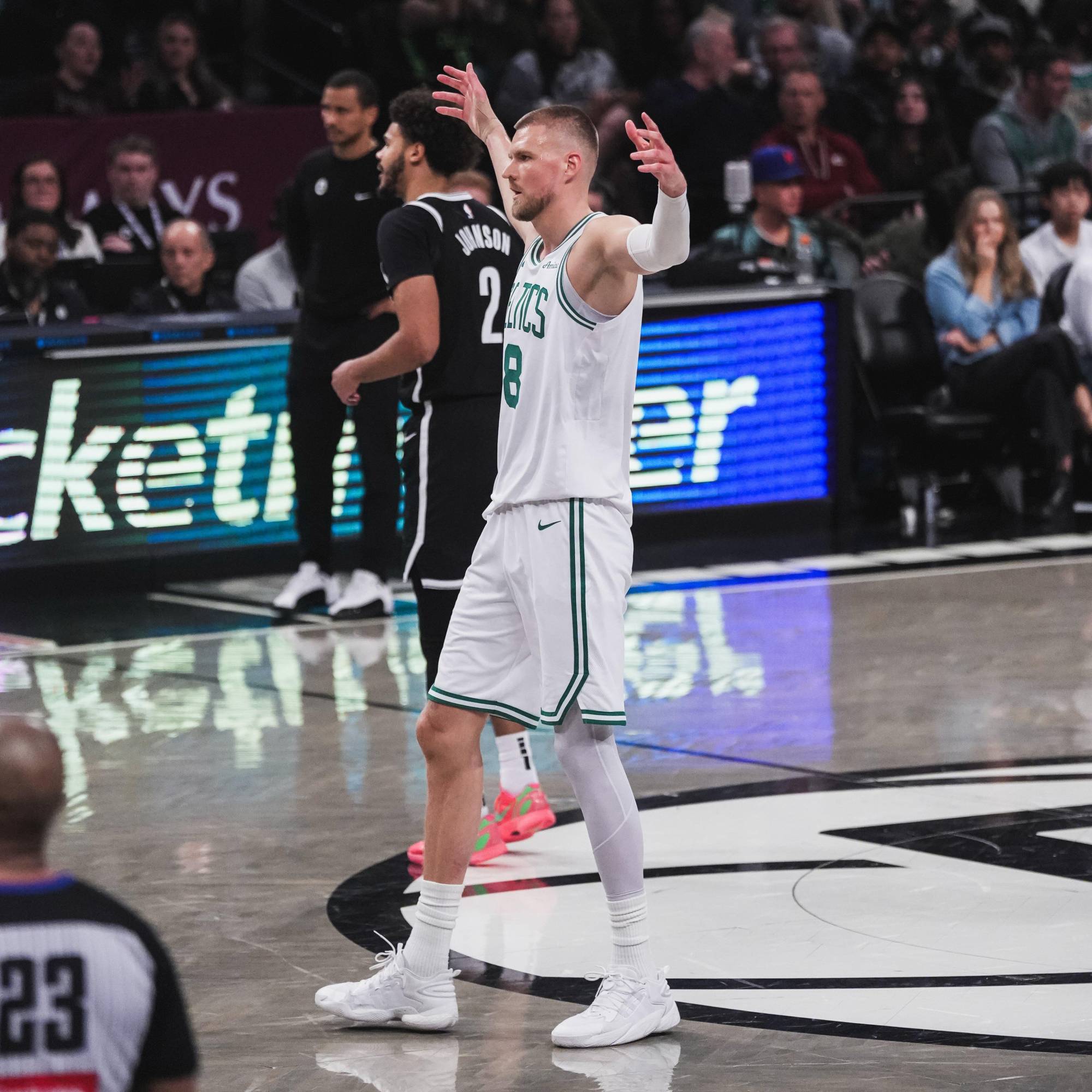 Kristaps Porzingis lidera a los Celtics en su regreso; Boston vence a Brooklyn 115-113 $!Kristaps Porzingis lidera a los Celtics en su regreso; Boston vence a Brooklyn 115-113