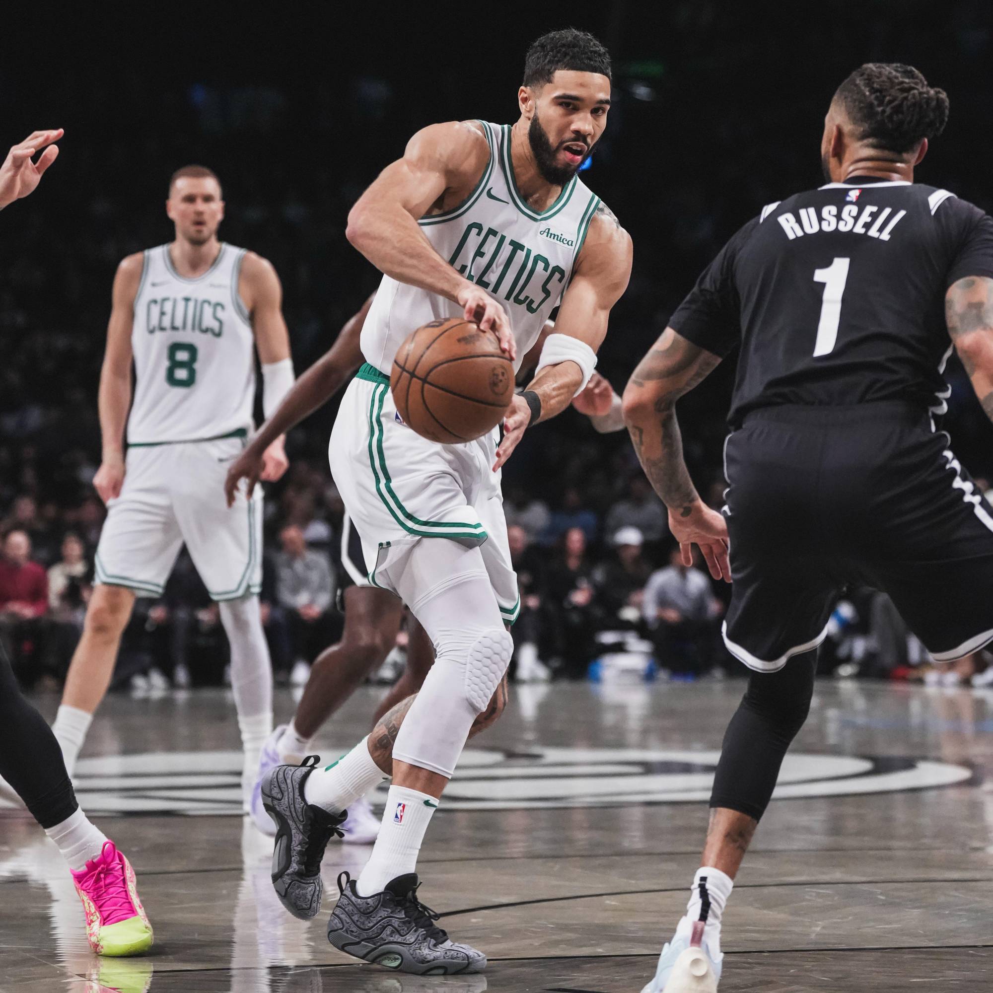 Kristaps Porzingis lidera a los Celtics en su regreso; Boston vence a Brooklyn 115-113 $!Kristaps Porzingis lidera a los Celtics en su regreso; Boston vence a Brooklyn 115-113