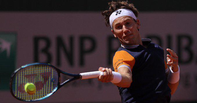 Casper Ruud evita el susto y avanza en Roland Garros $!Casper Ruud evita el susto y avanza en Roland Garros