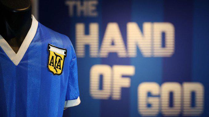 Camiseta que Maradona usó ante Inglaterra establece récord de subasta $!Camiseta que Maradona usó ante Inglaterra establece récord de subasta