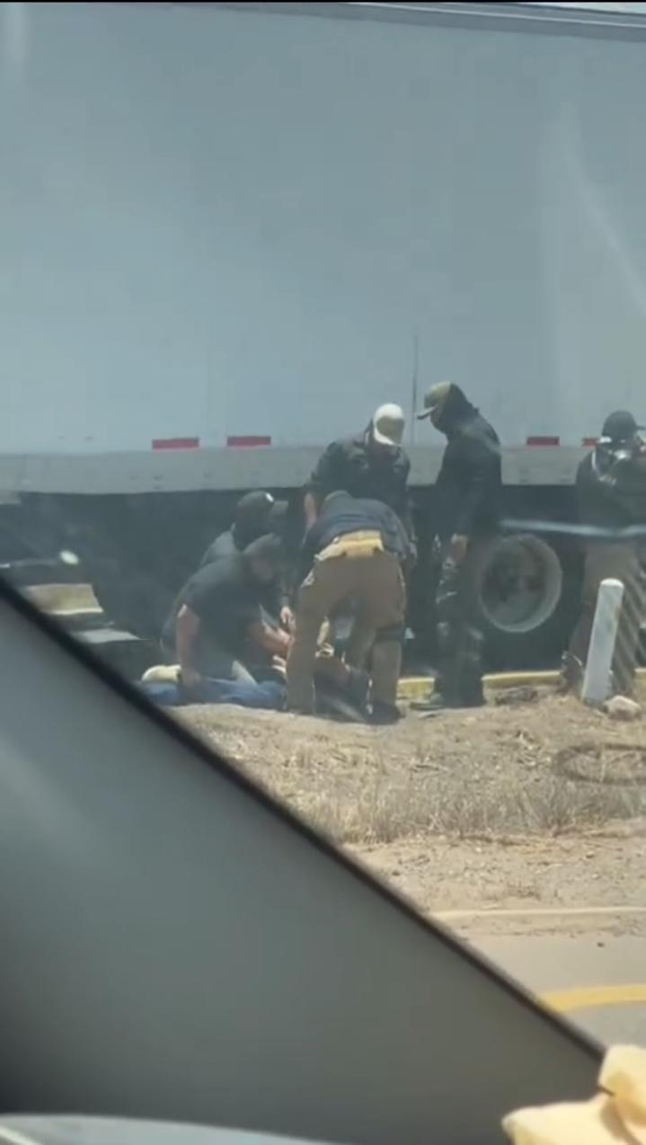 Captan presunto caso de abuso policial al norte de Sinaloa $!Captan presunto caso de abuso policial al norte de Sinaloa